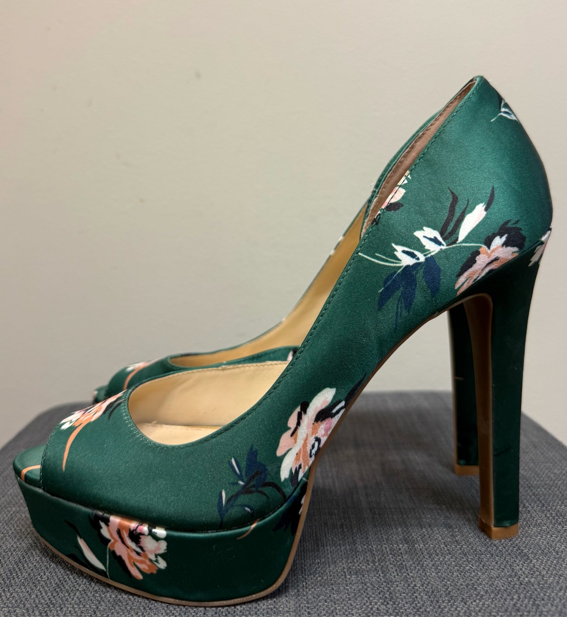 9 JESSICA SIMPSON GREEN FLORAL SHOES