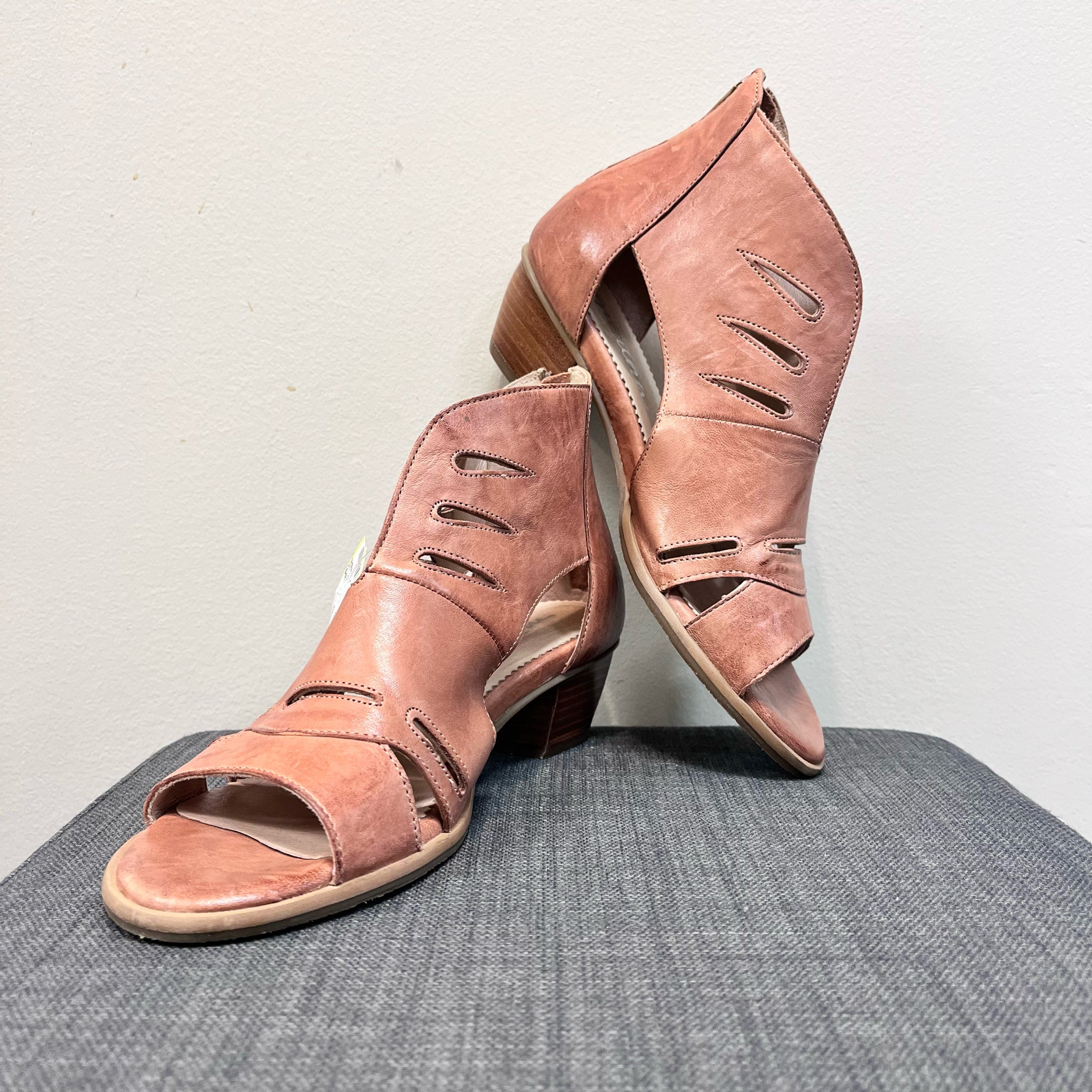 MENTHA 8.5 Brown Sandals
