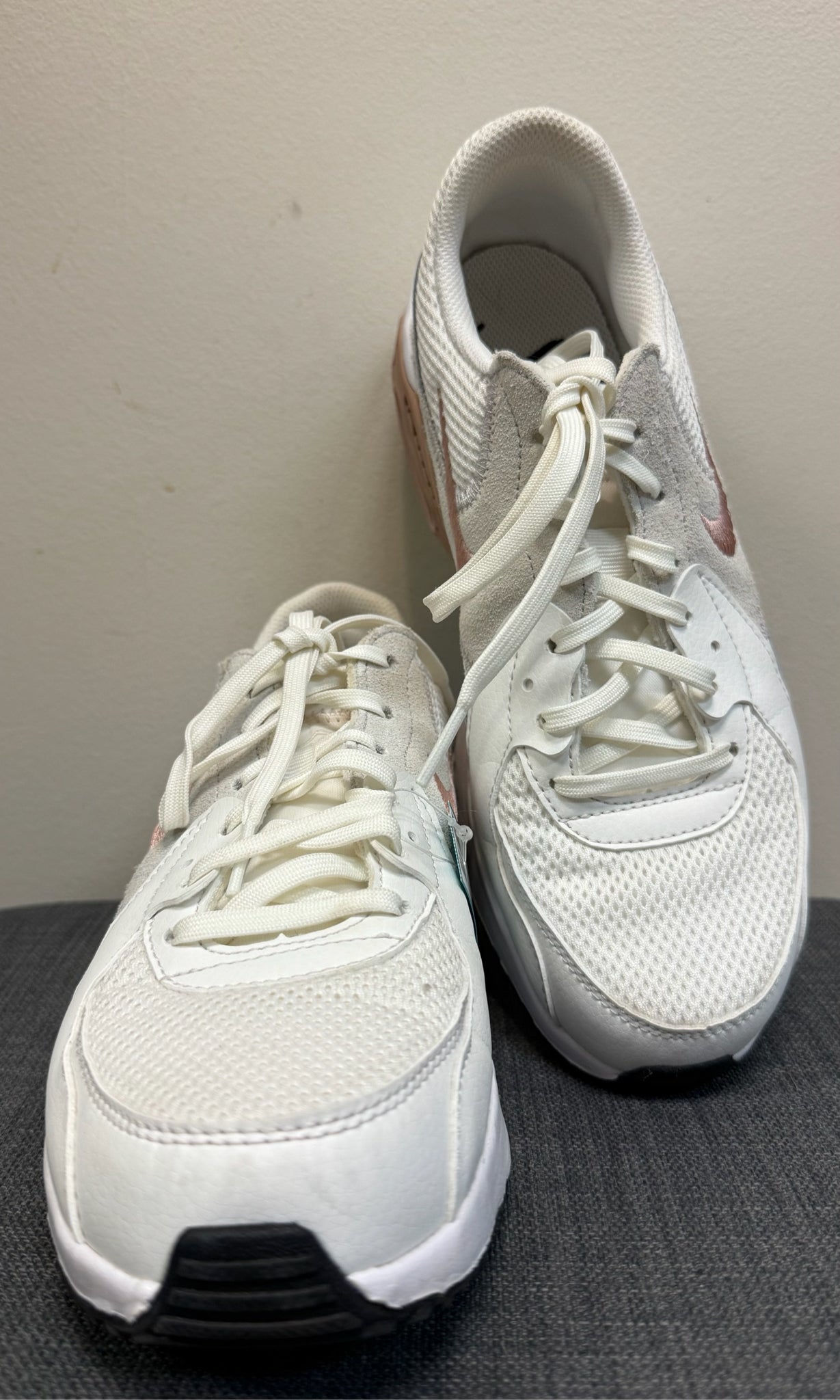 8.5 NIKE White Sneakers