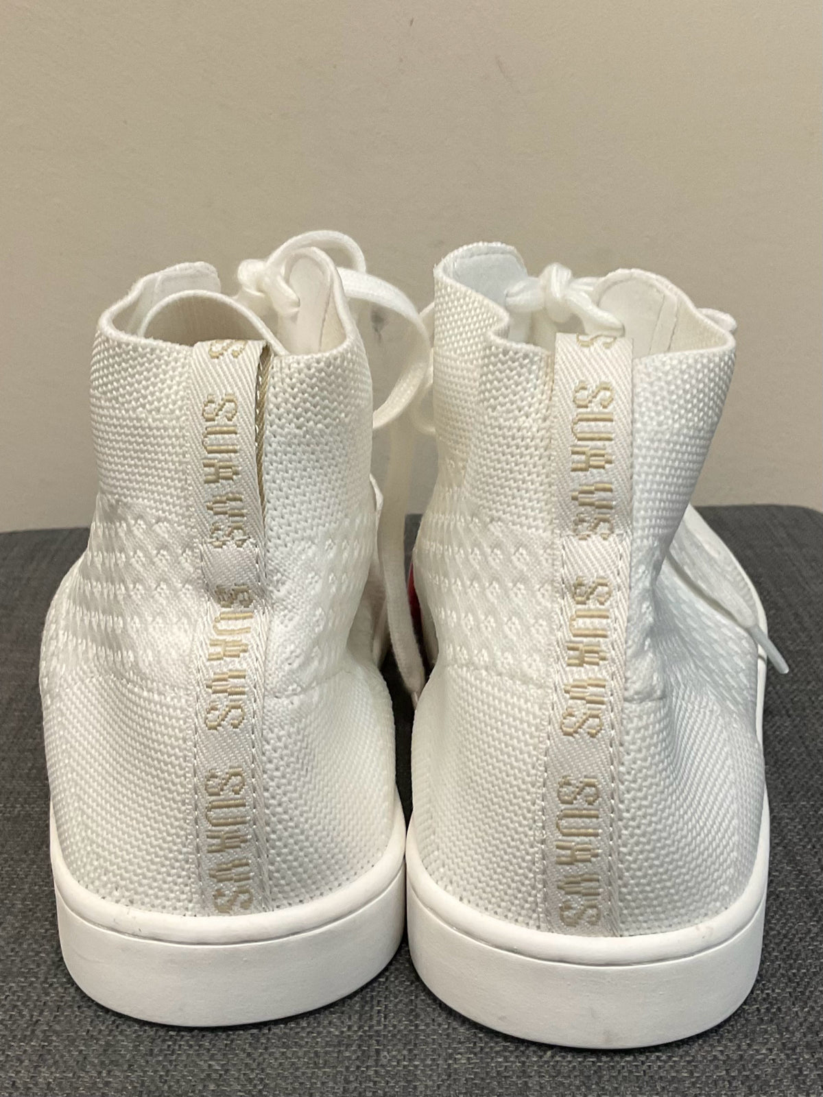 10 SUAVS White Sneakers
