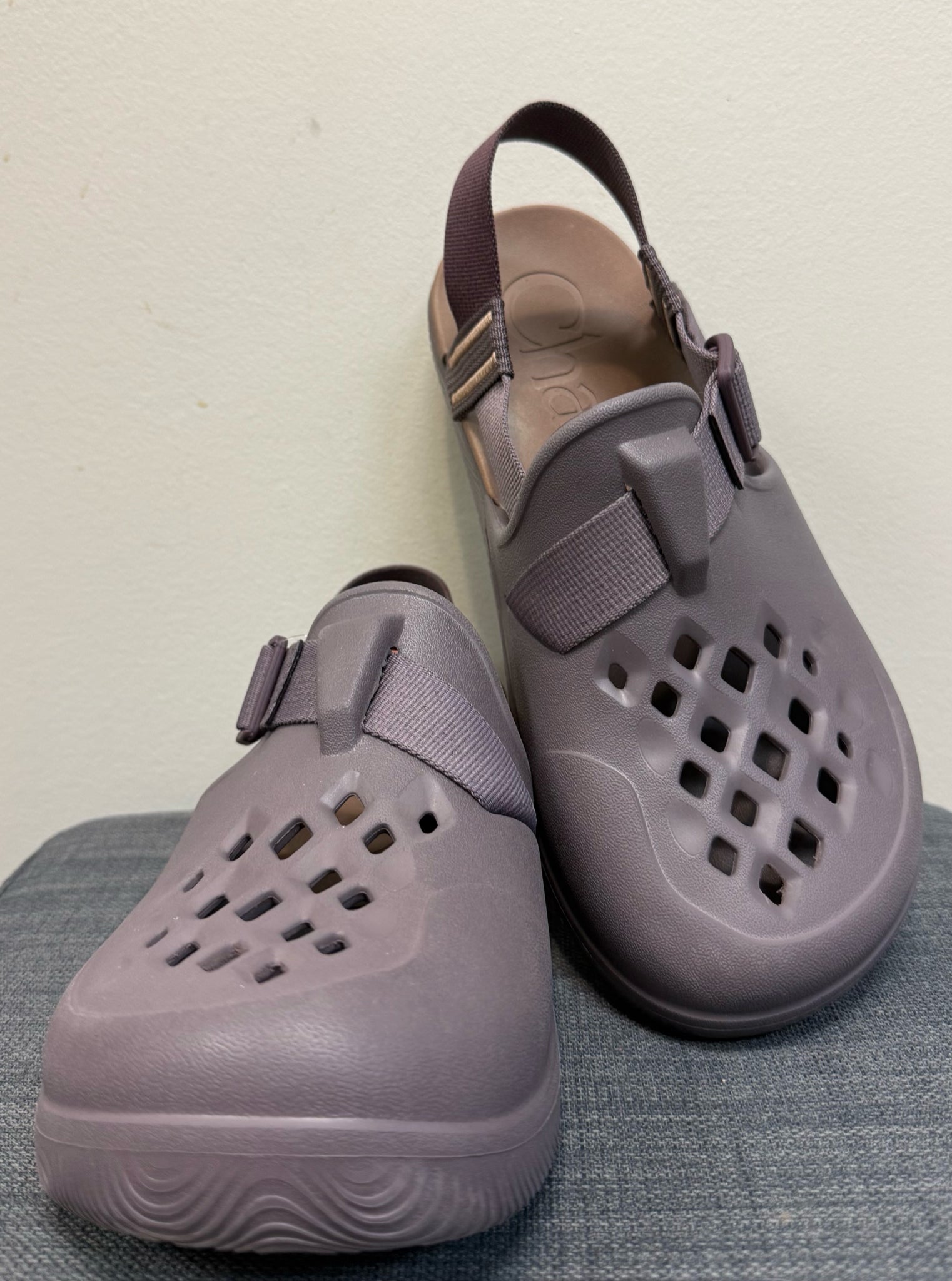 10 CROCS Purple SHOES
