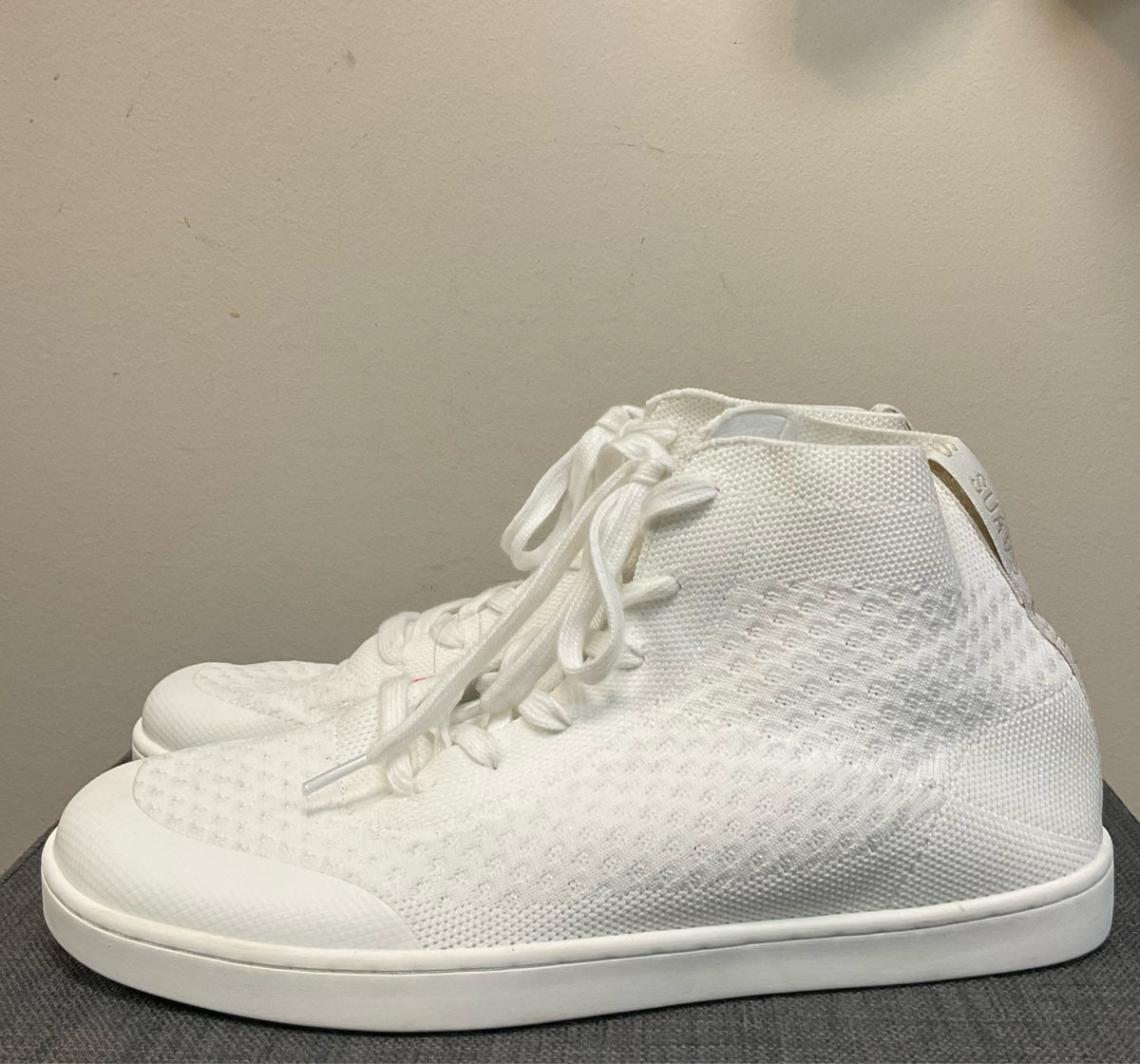 10 SUAVS White Sneakers