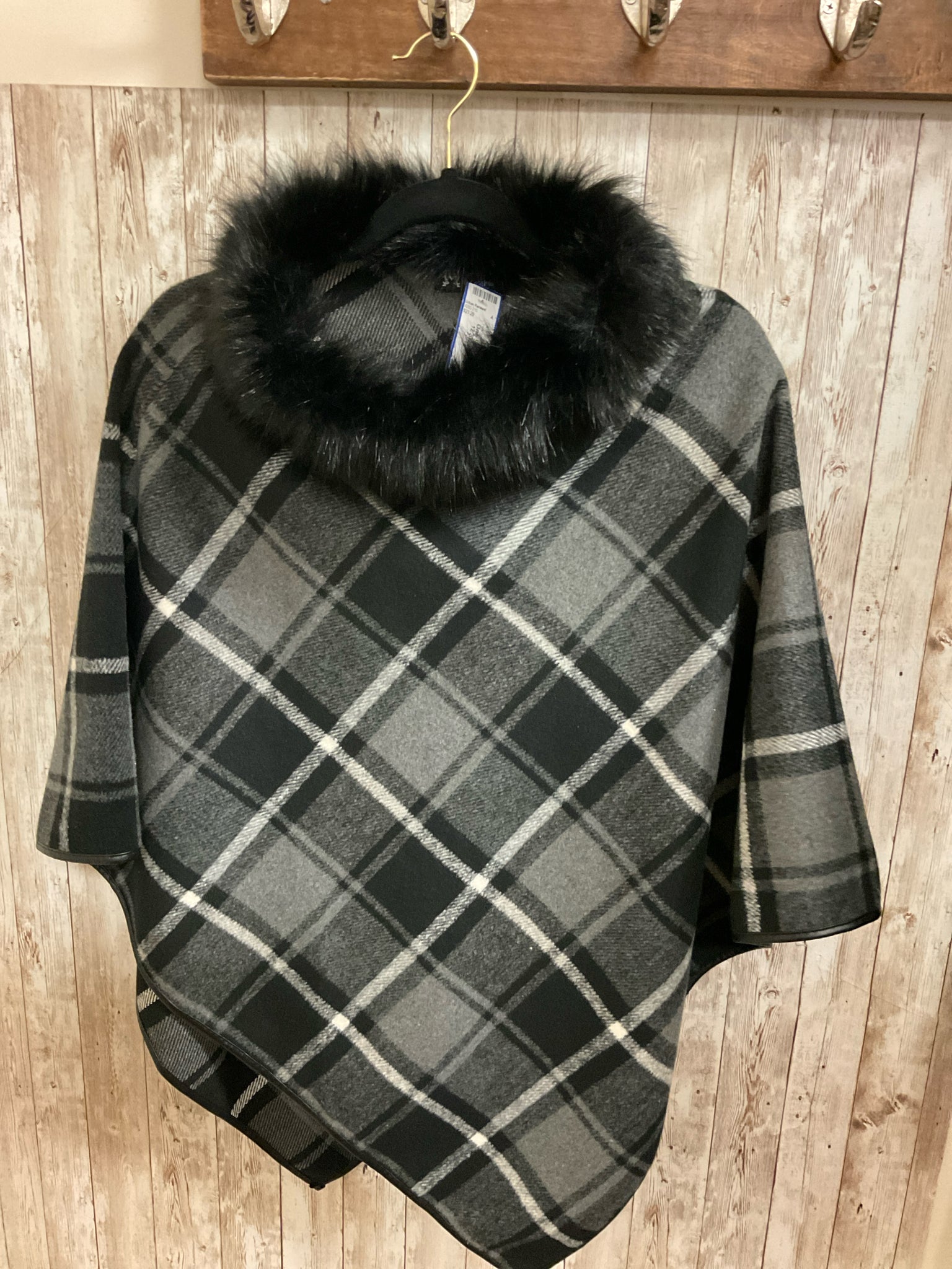Size One Size ODIVA BLACK AND GRAY PLAID Poncho