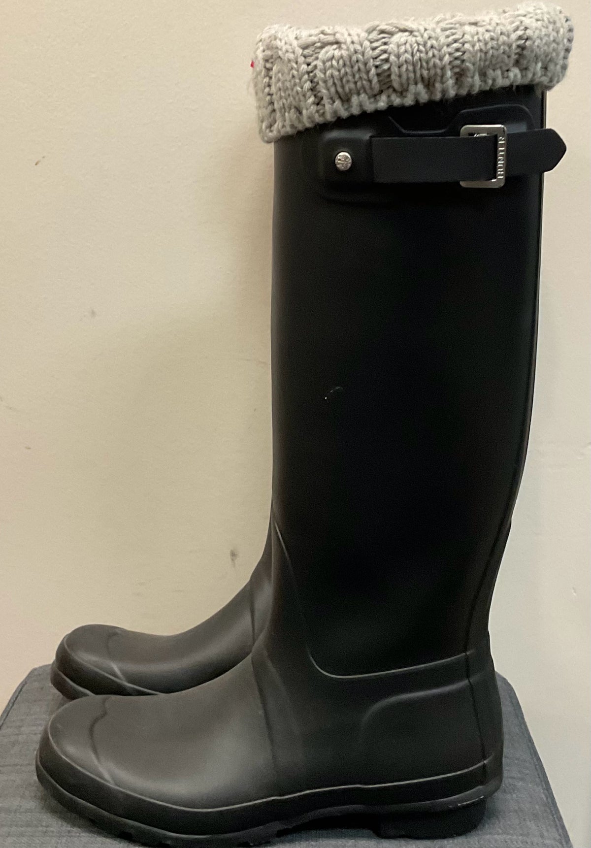 8 HUNTER Black Boots