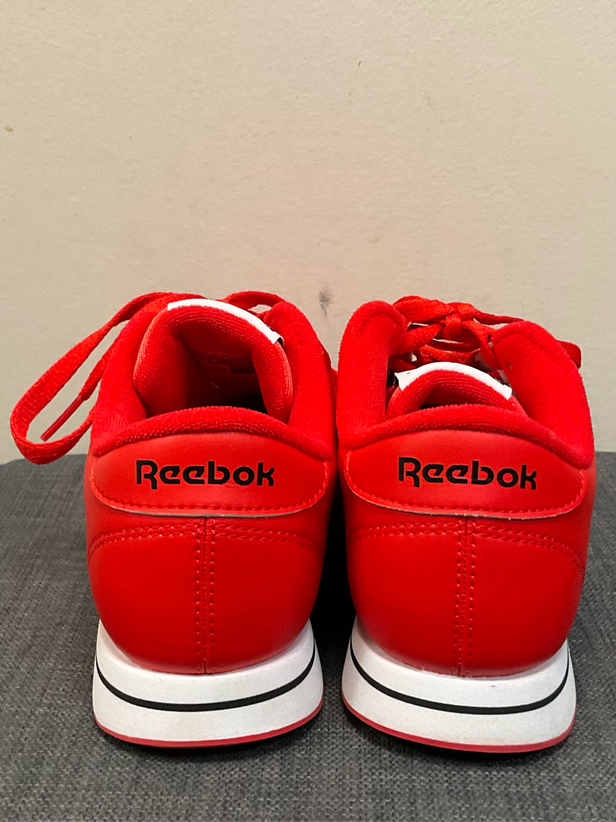 7.5 REEBOK Red Sneakers