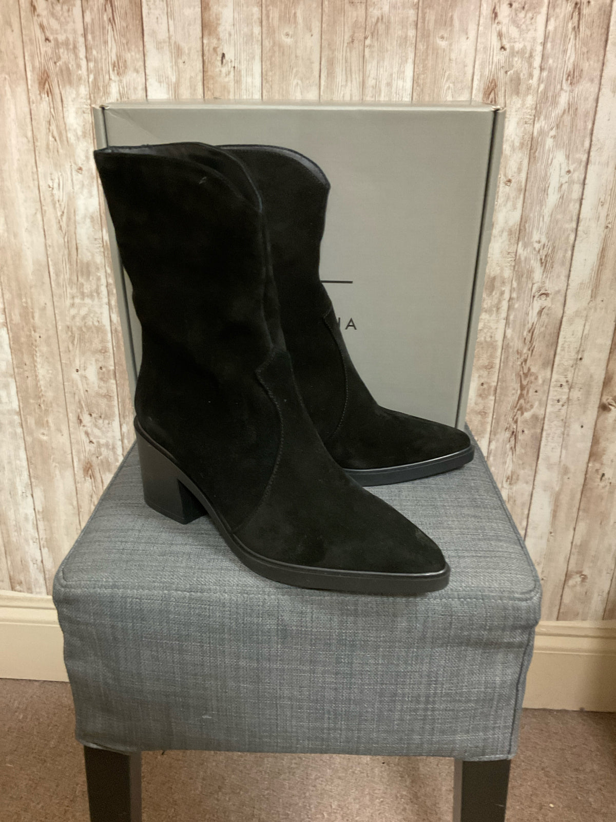 9 AQUATALIA Black Boots