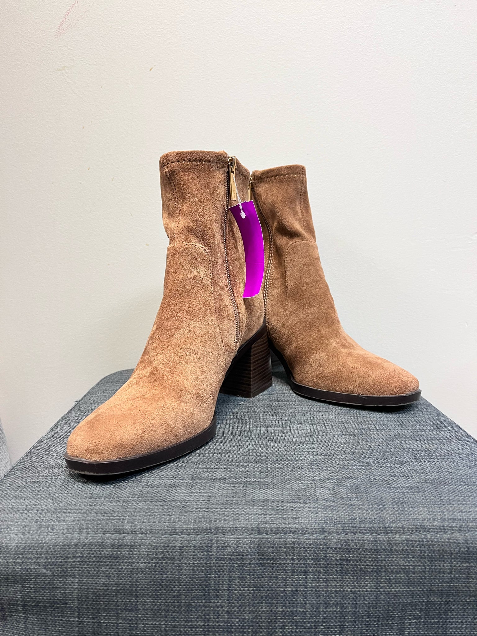 7.5 ANNE KLEIN Camel Boots