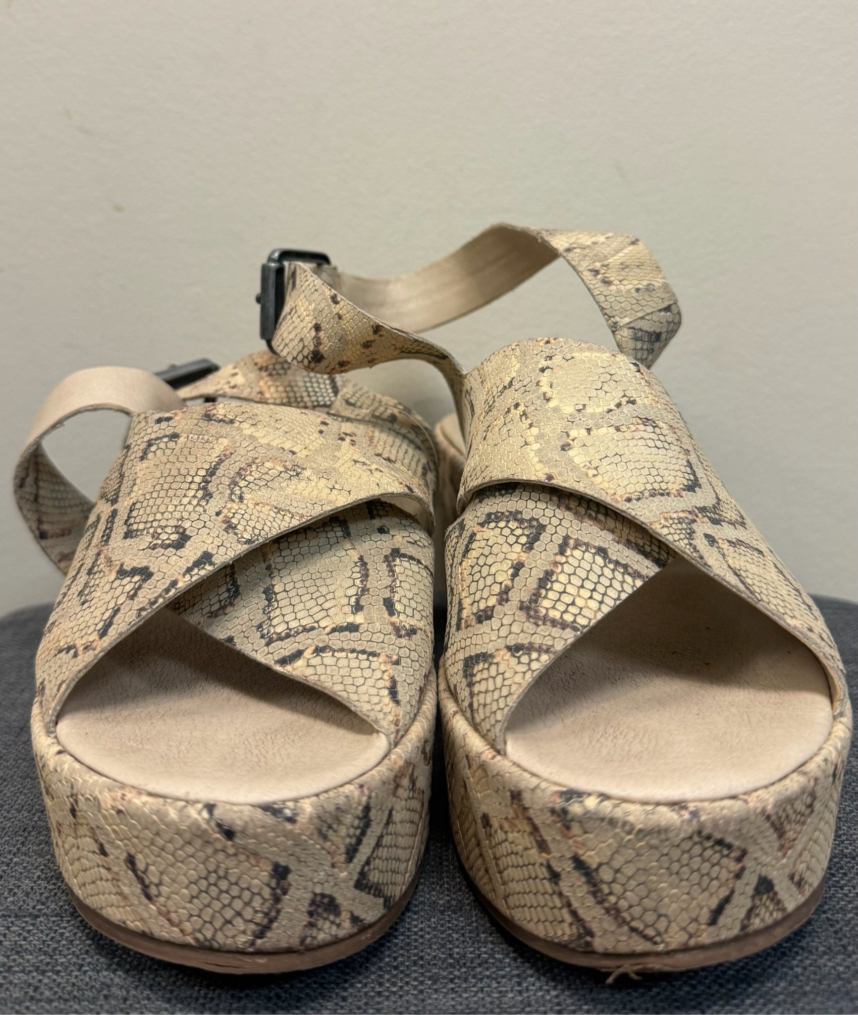 8 MATISSE SNAKE Sandals