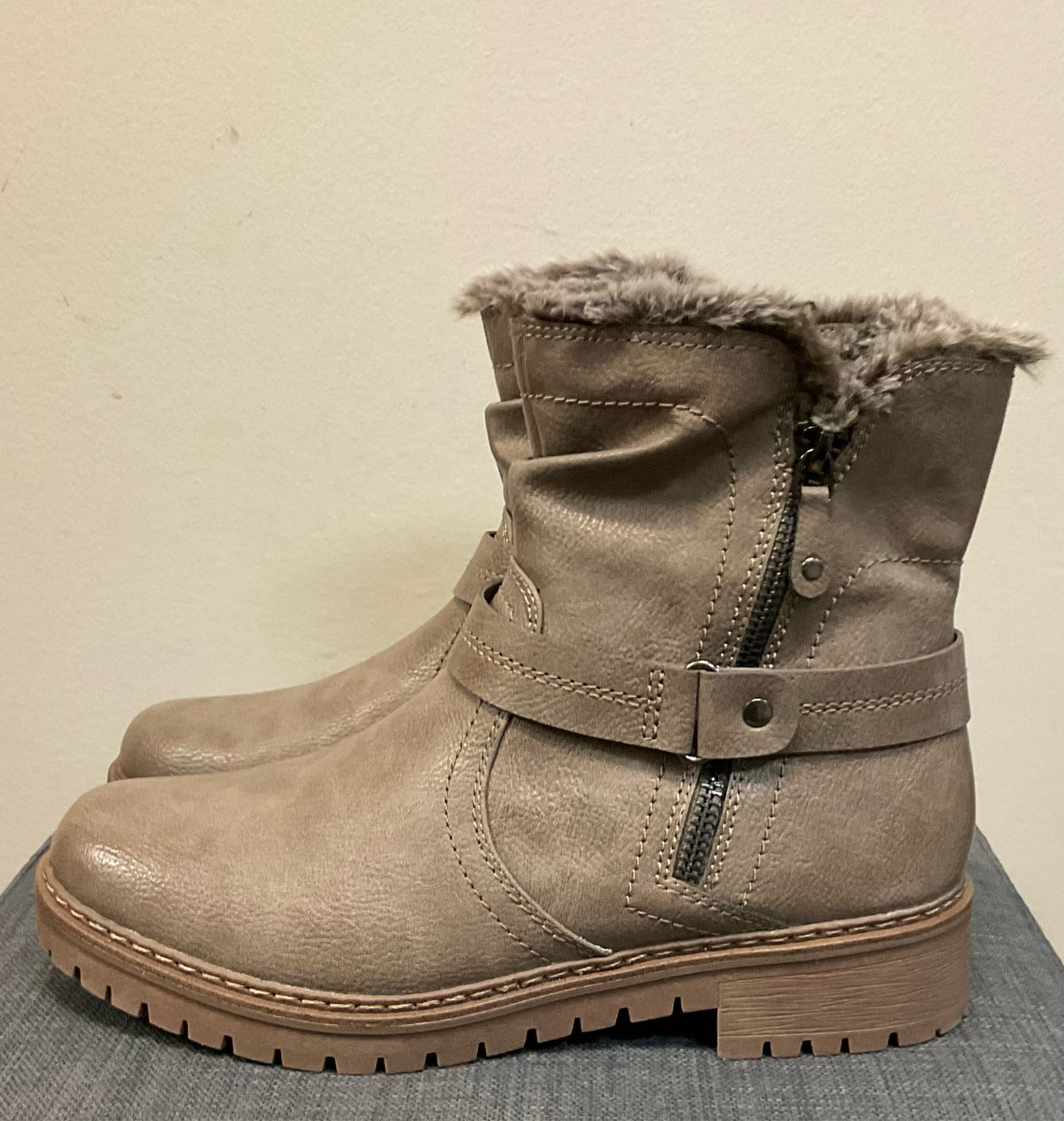 9 BJORNDAL Taupe Boots