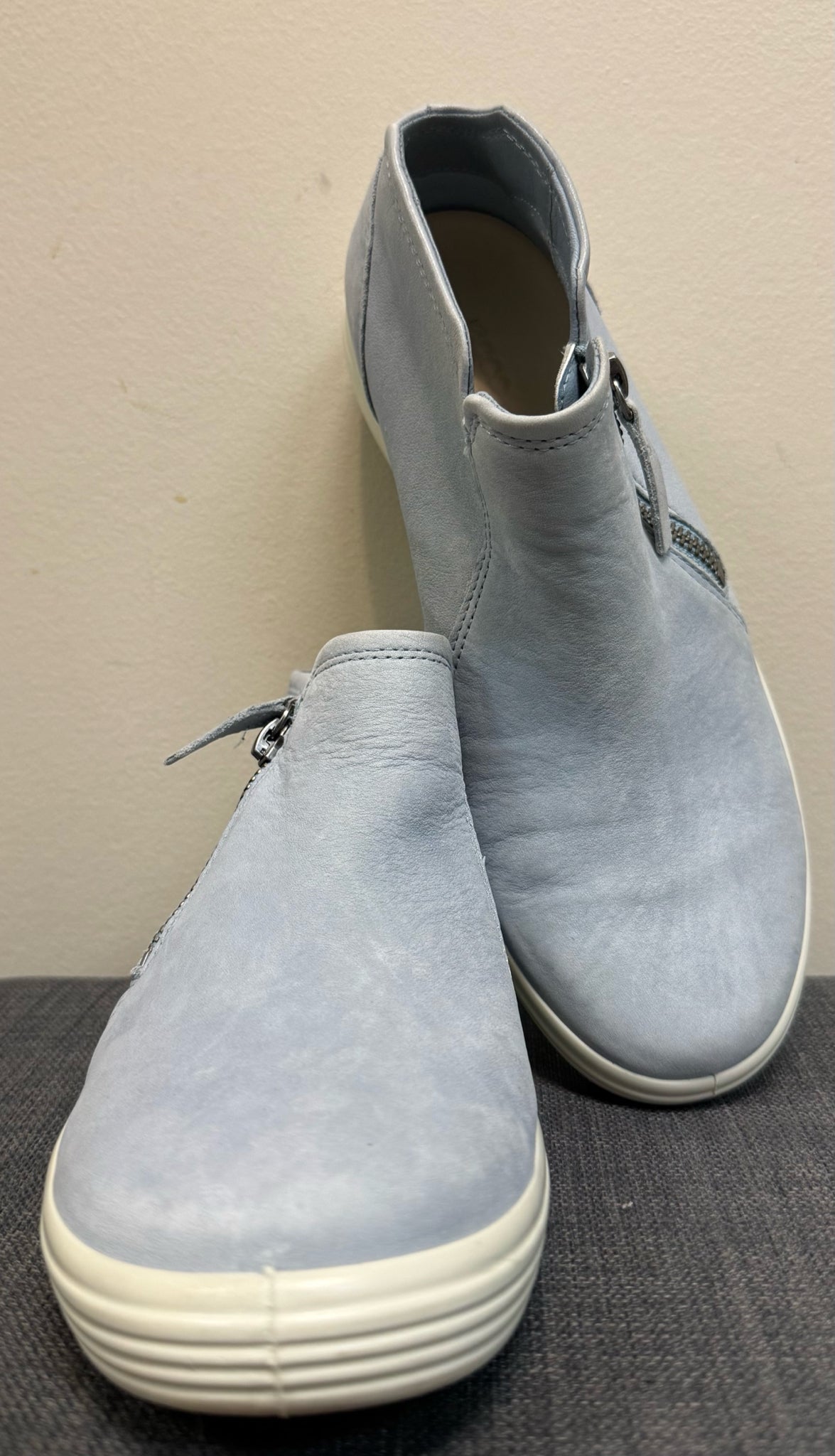 7.5 ECCO Light Blue SHOES