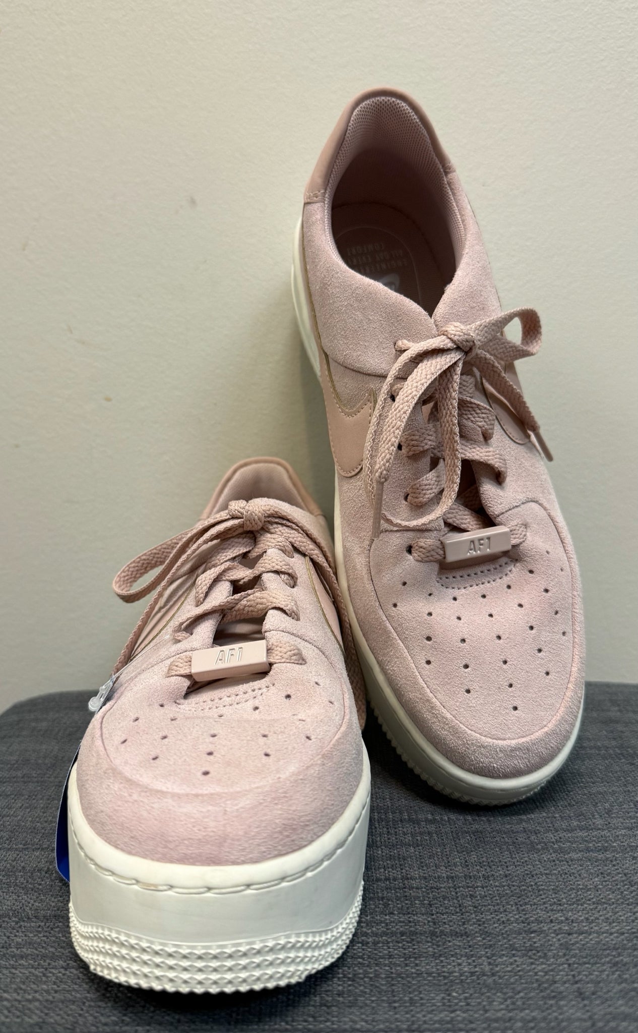 9.5 NIKE Light Pink SHOES