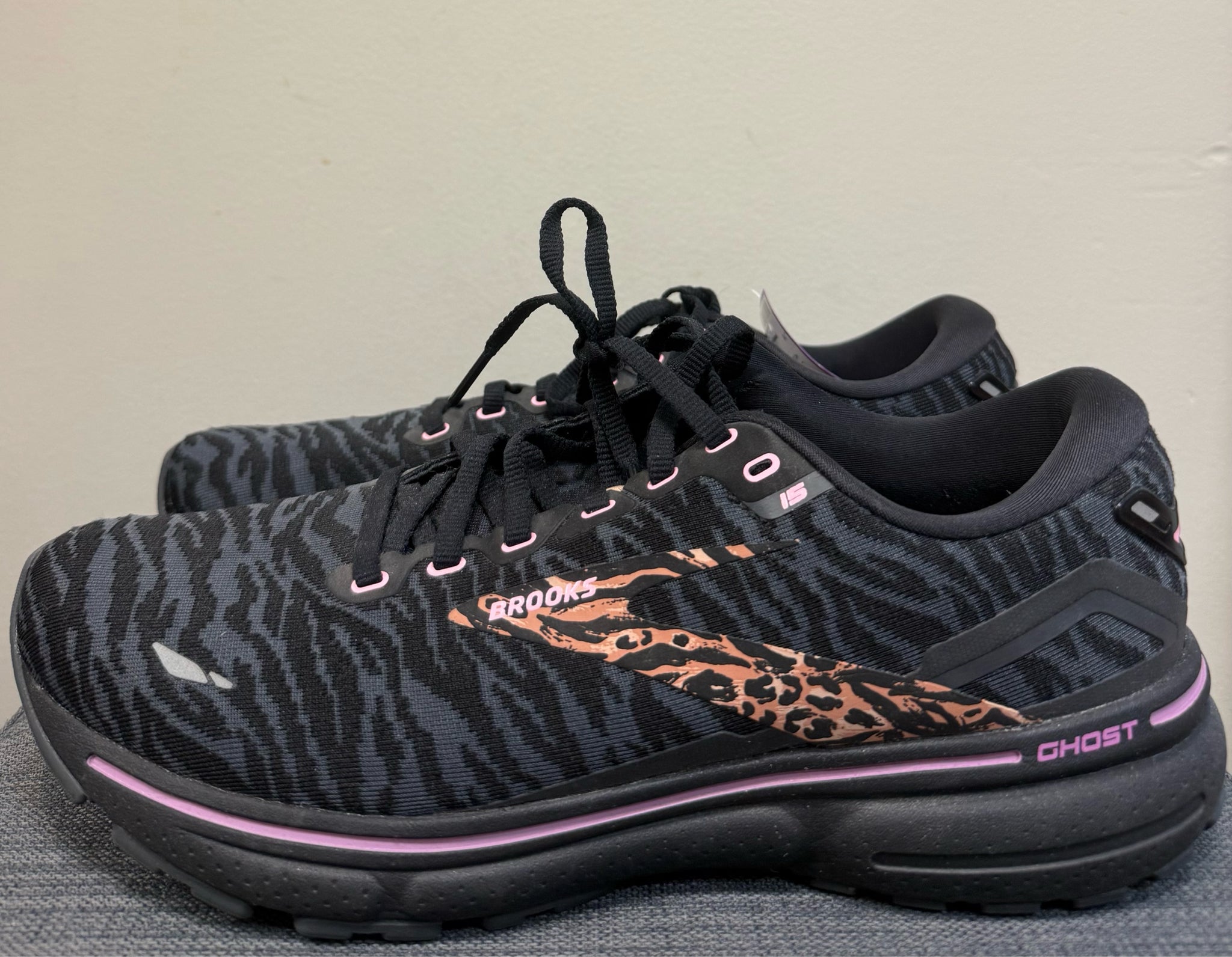 11 BROOKS Black SHOES