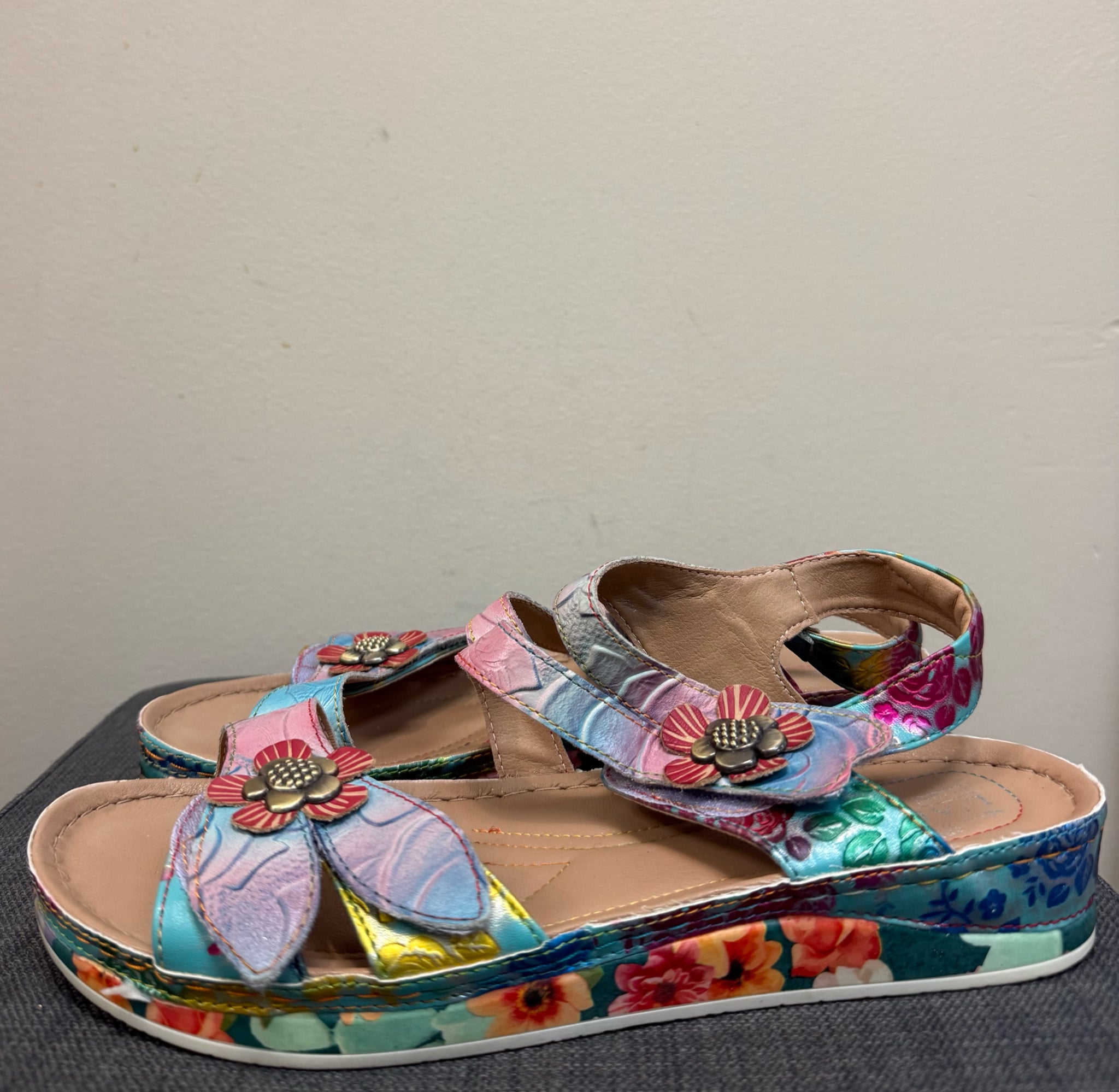 8 L'ARTISTE BLUE AND PURPLE FLORAL Sandals