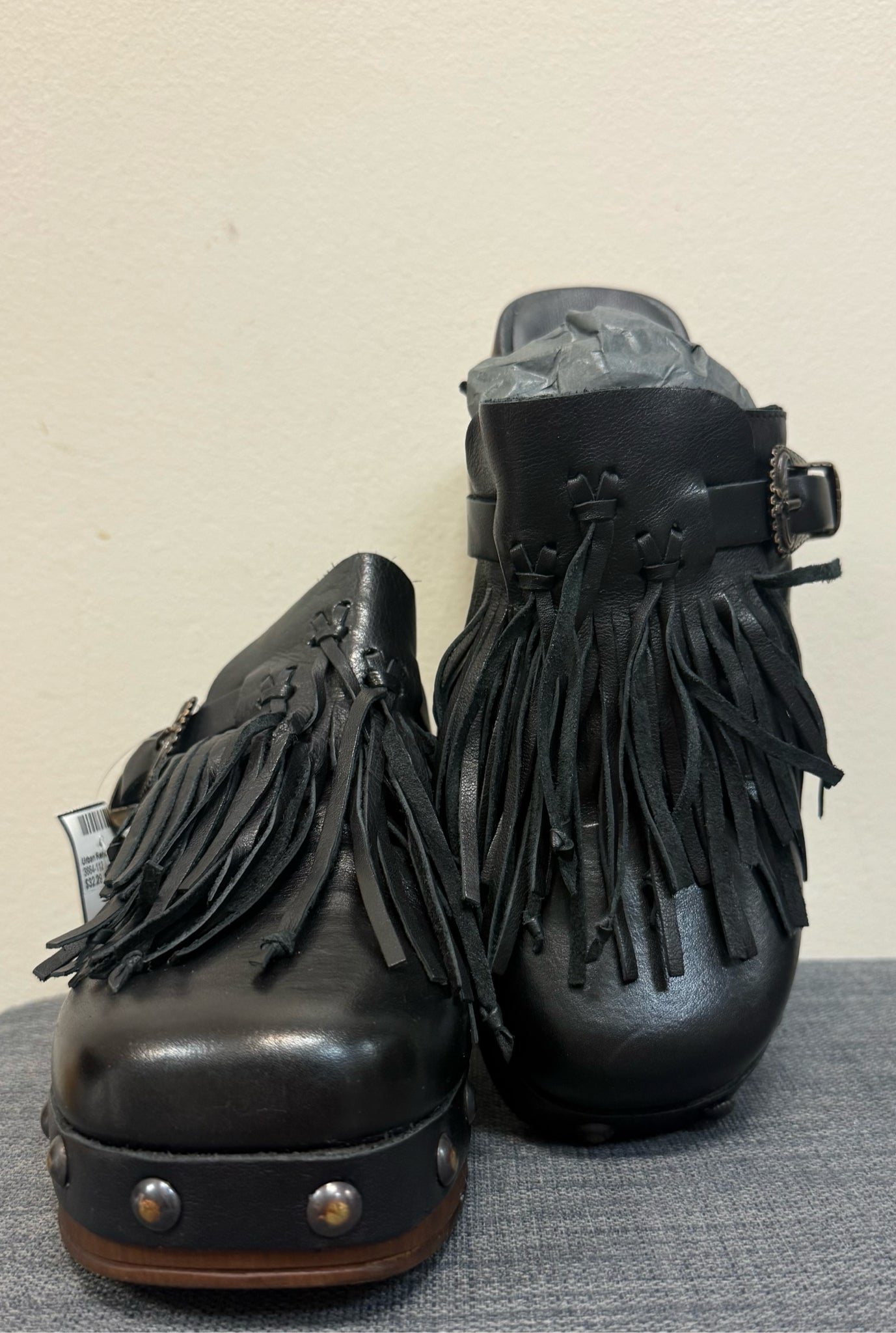8 STEVE MADDEN Black Clogs
