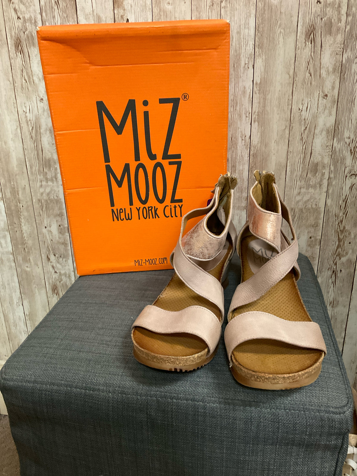8.5 MIZ MOOZ PEARL SHOES