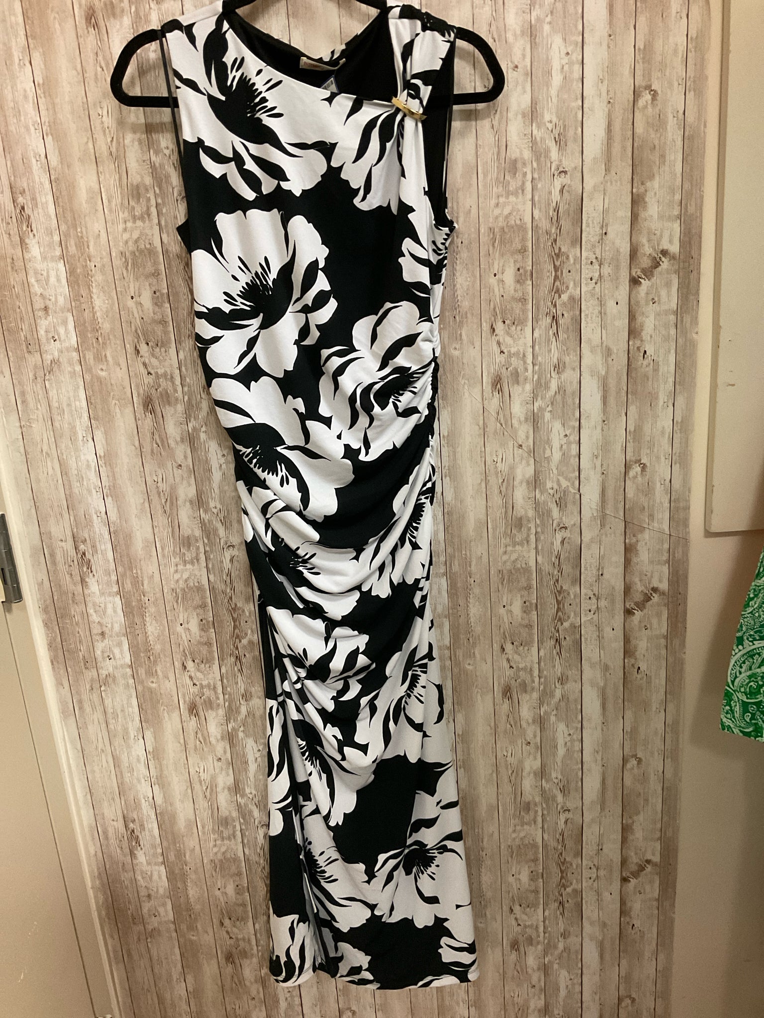 Size M INTEMPO BLACK AND WHITE FLORAL Dress