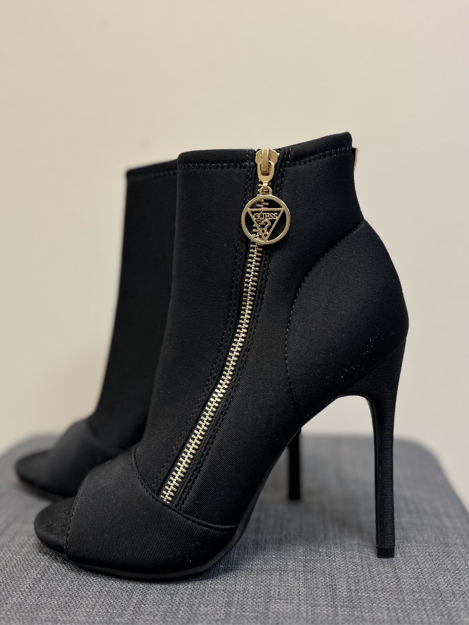 7 GUESS Black SHOES