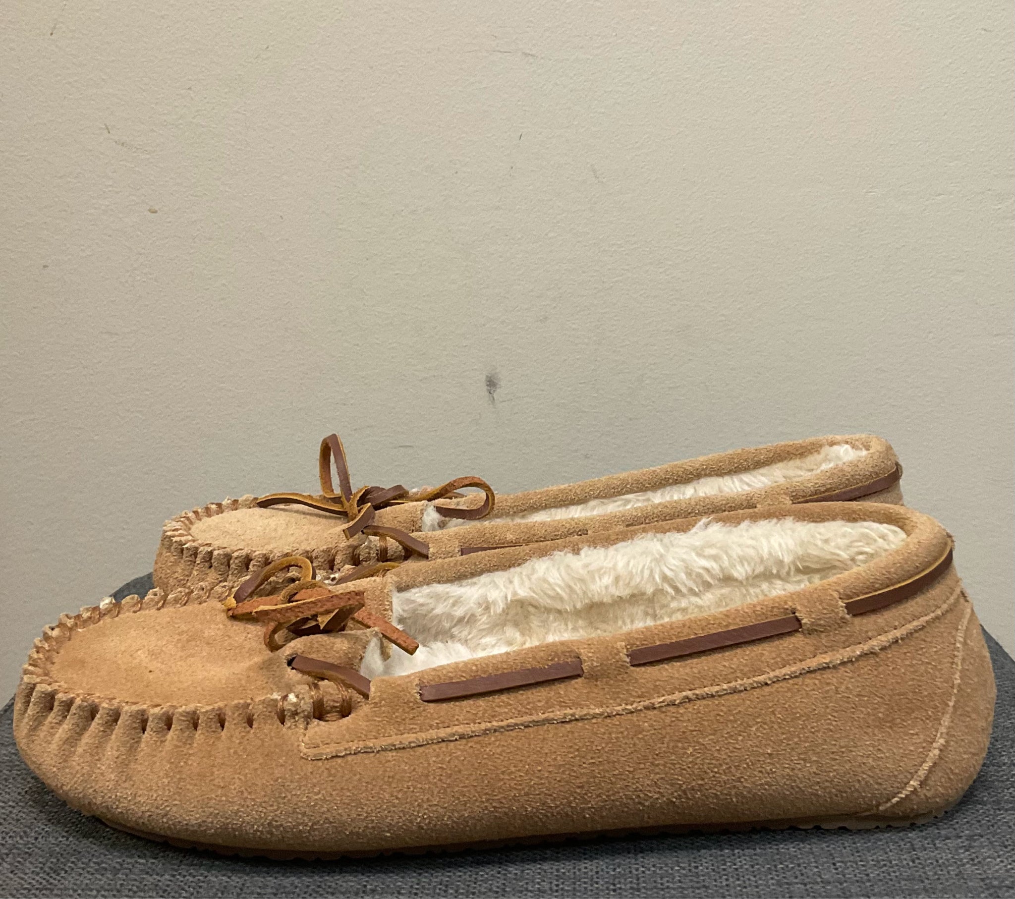 9 MINNETONKA Tan SHOES