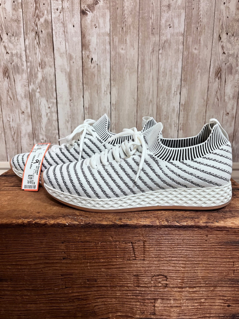 9 J SLIDES White SHOES