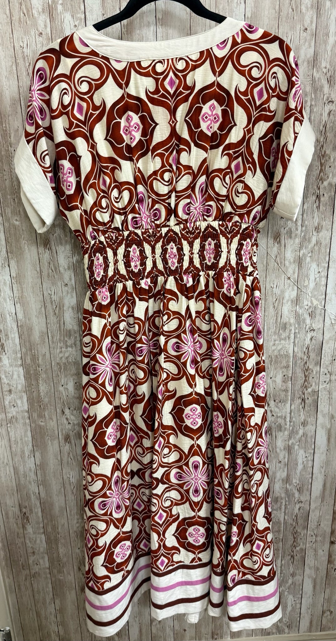 Size M ENTRO CREAM AND BROWN PRINT Dress
