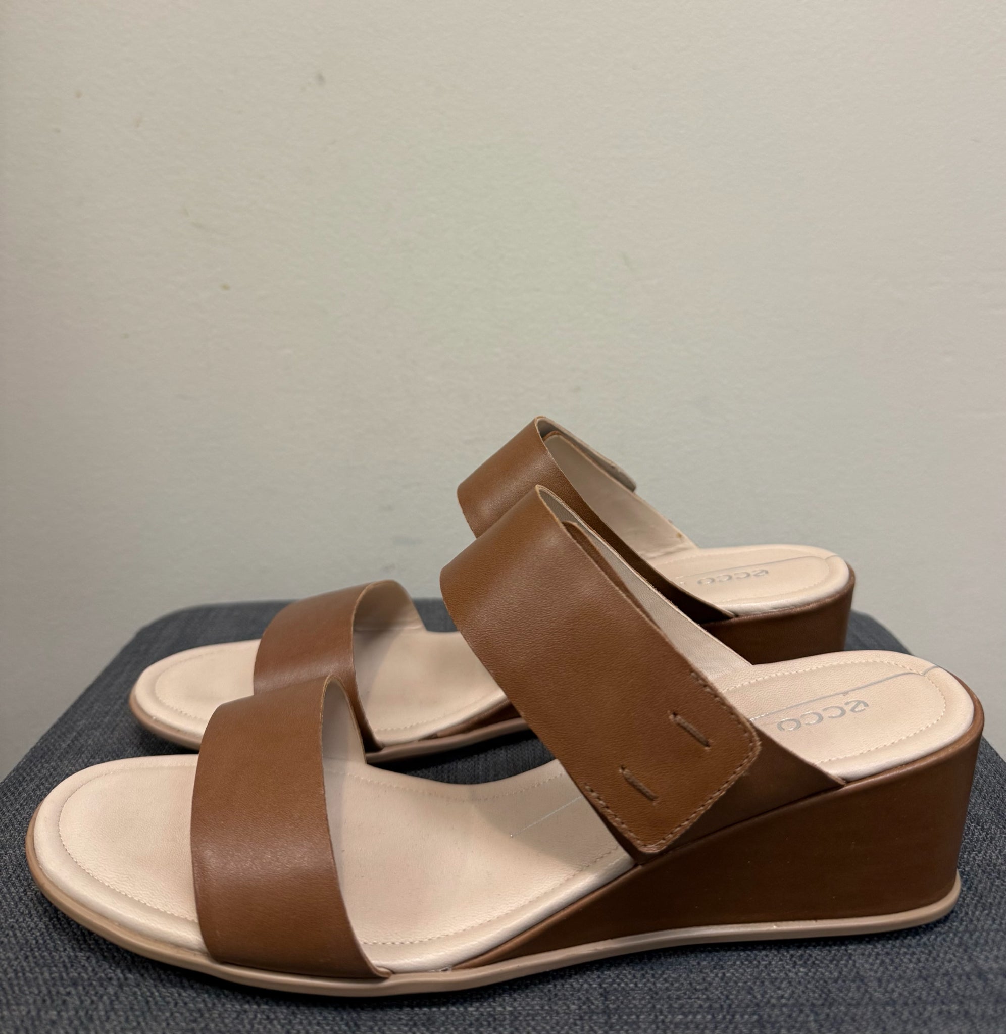 8 ECCO Tan Sandals