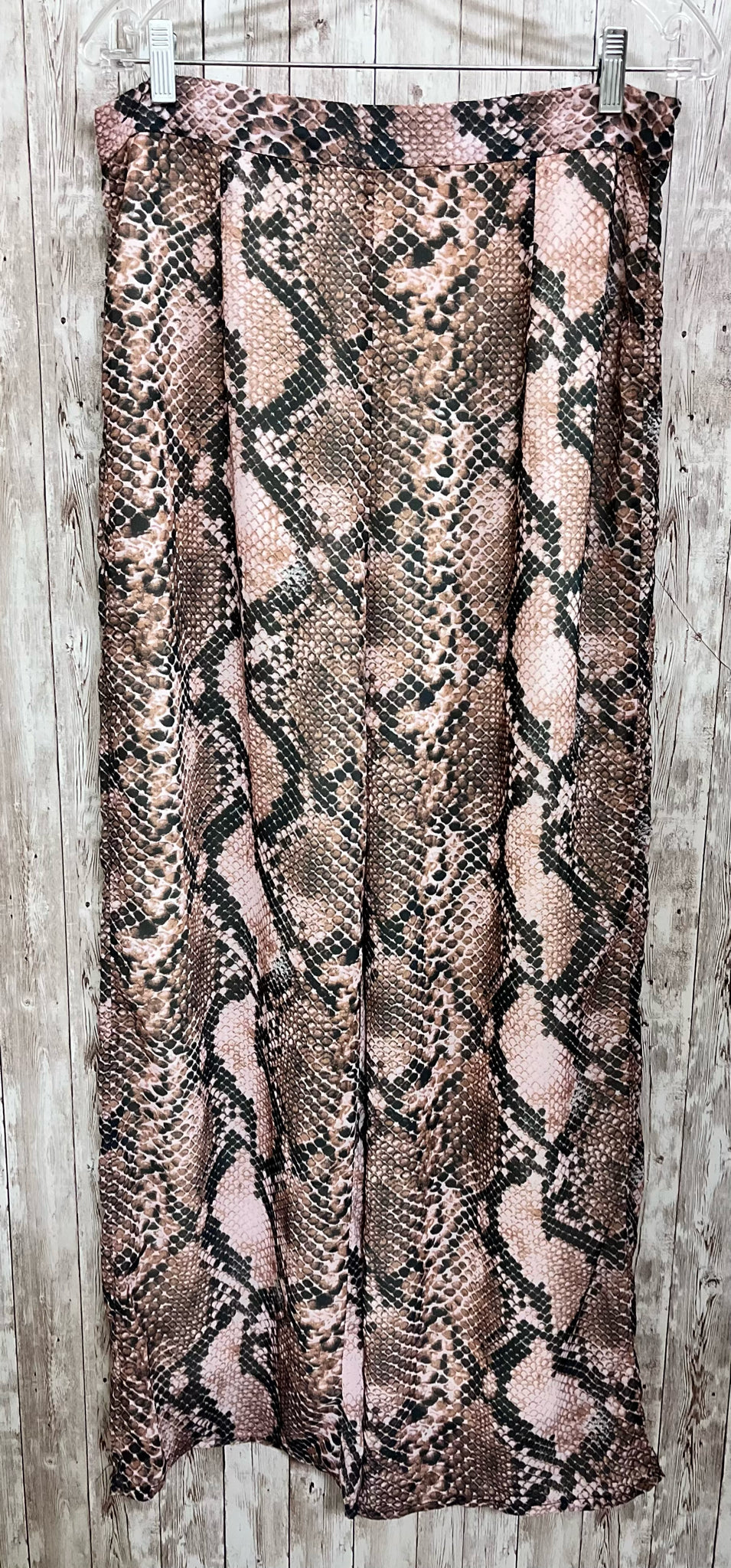 Size L FASHION NOVA LIGHT PINK PRINT 2 PC PANT SET