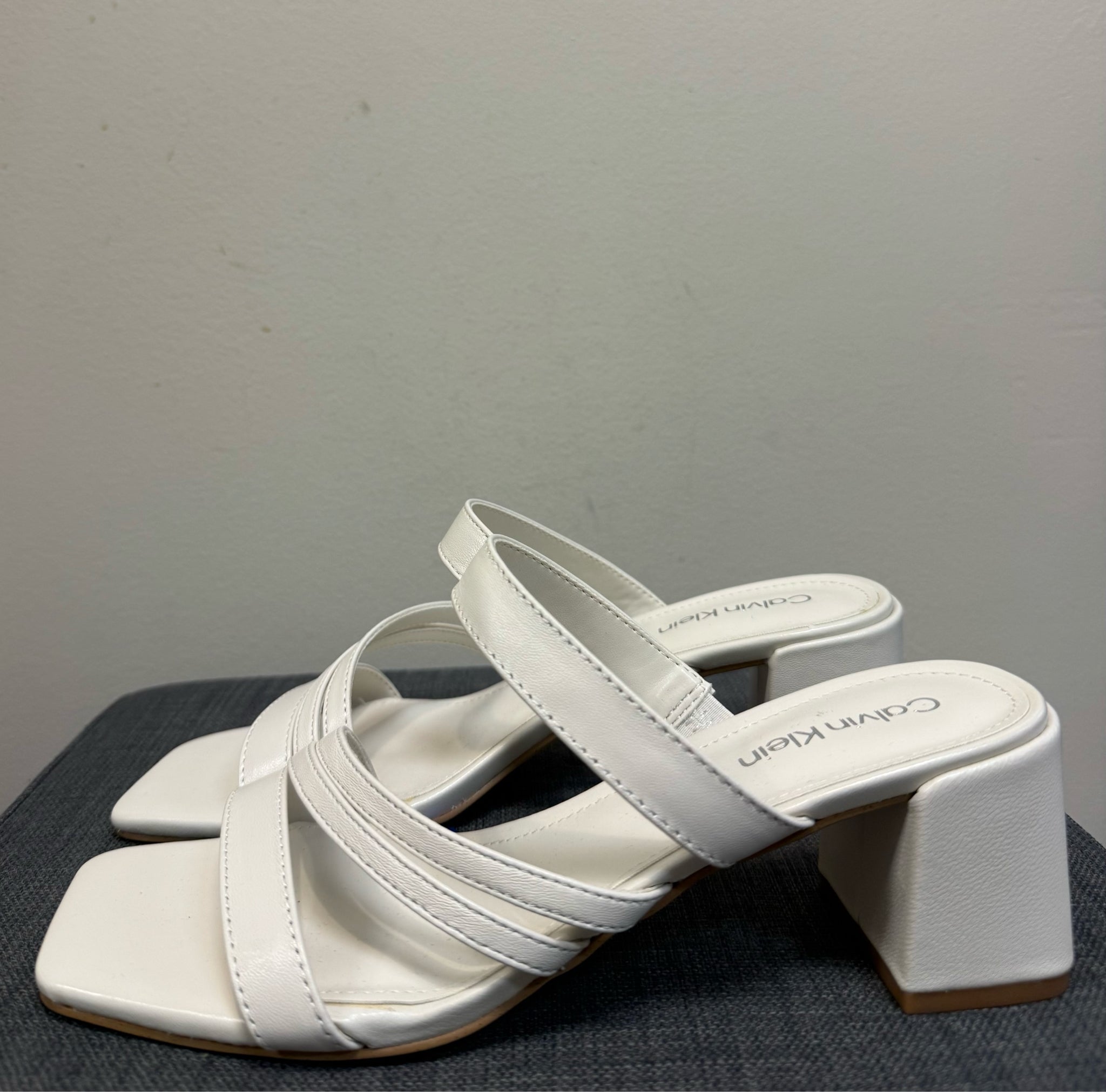 8 CALVIN KLEIN Cream Sandals