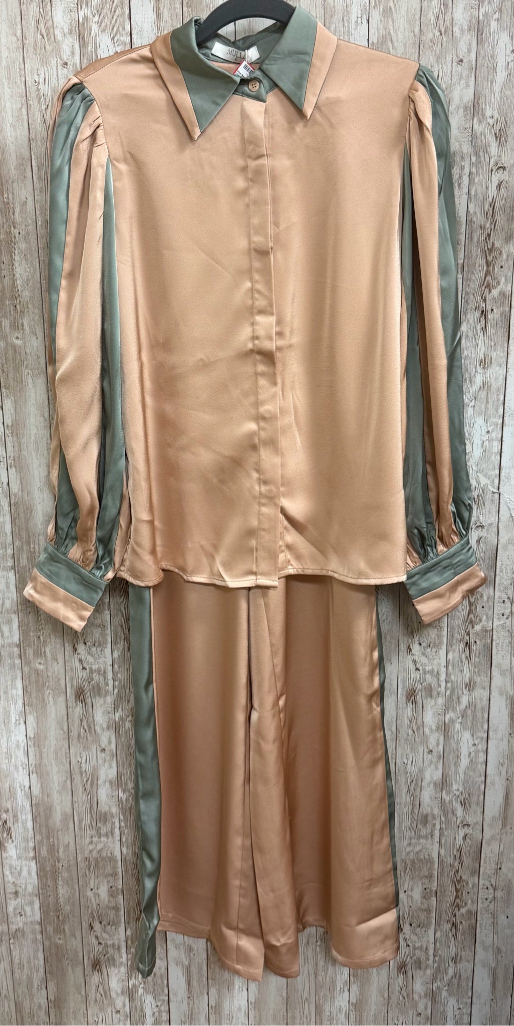 Size M MULLA SAGE AND MAUVE 2 PC PANT SET