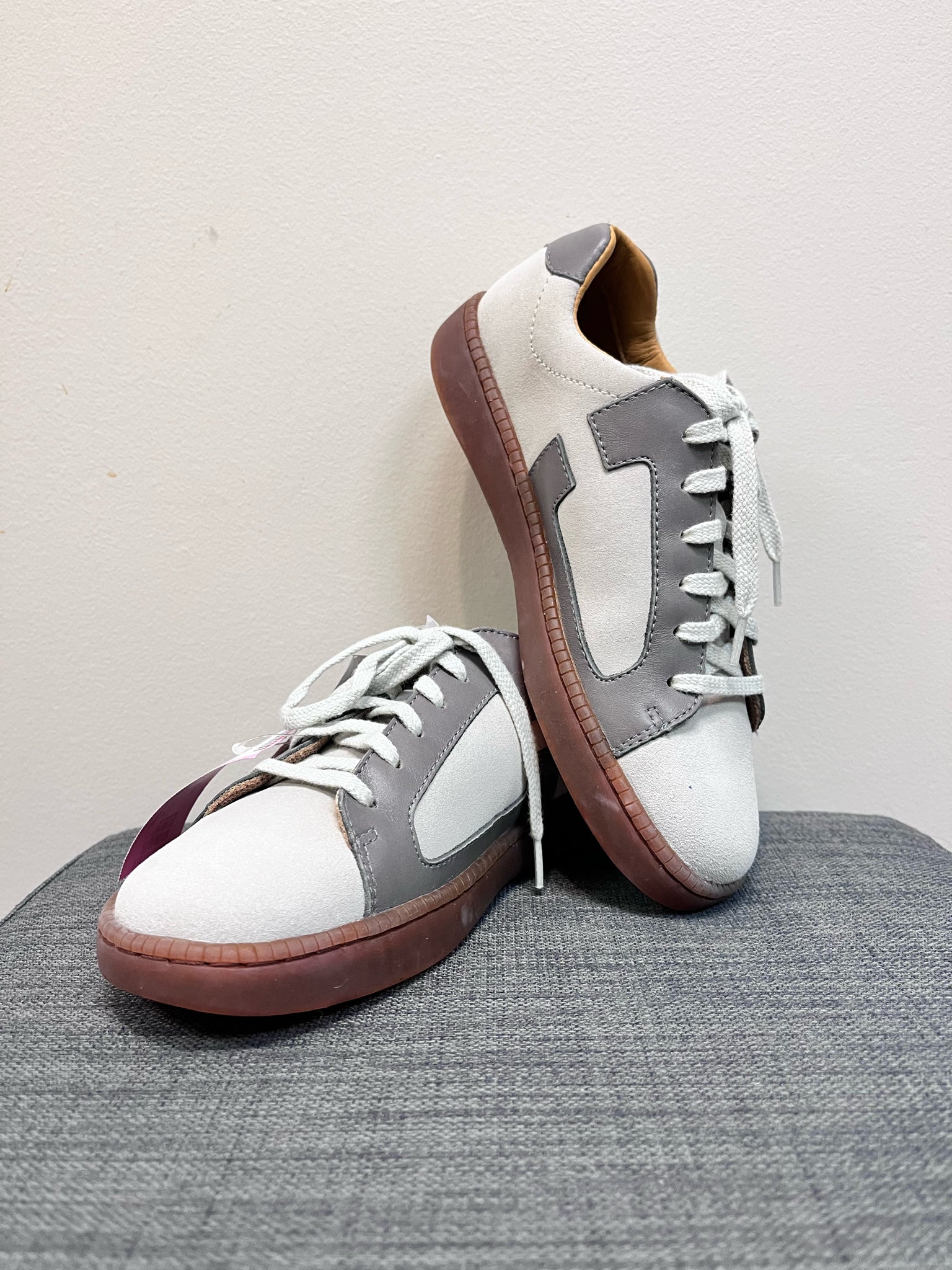 CLARKS 5 BONE AND GRAY SHOES