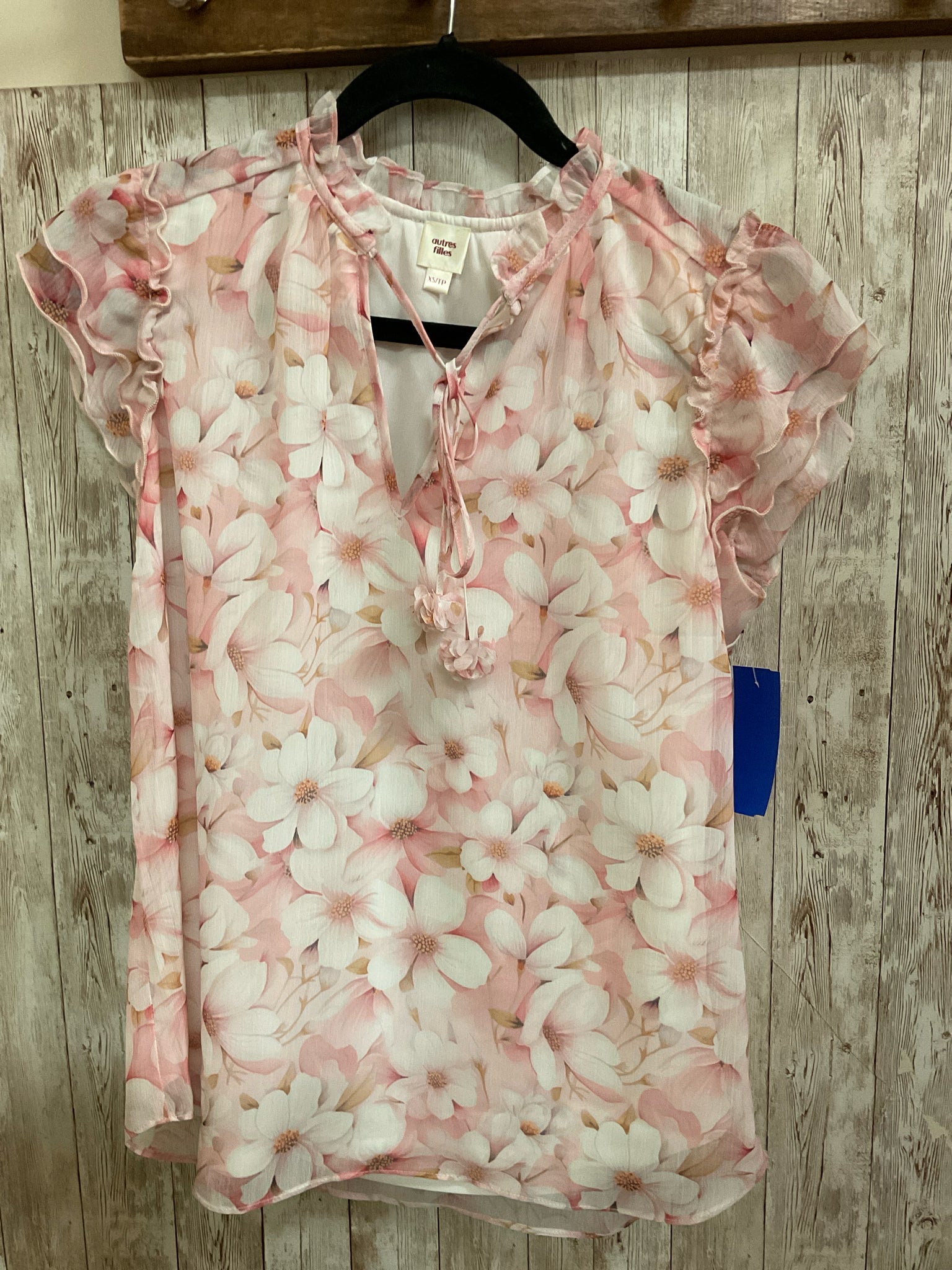 Size XS AUTRES FILLES LIGHT PINK AND WHITE FLORAL Top