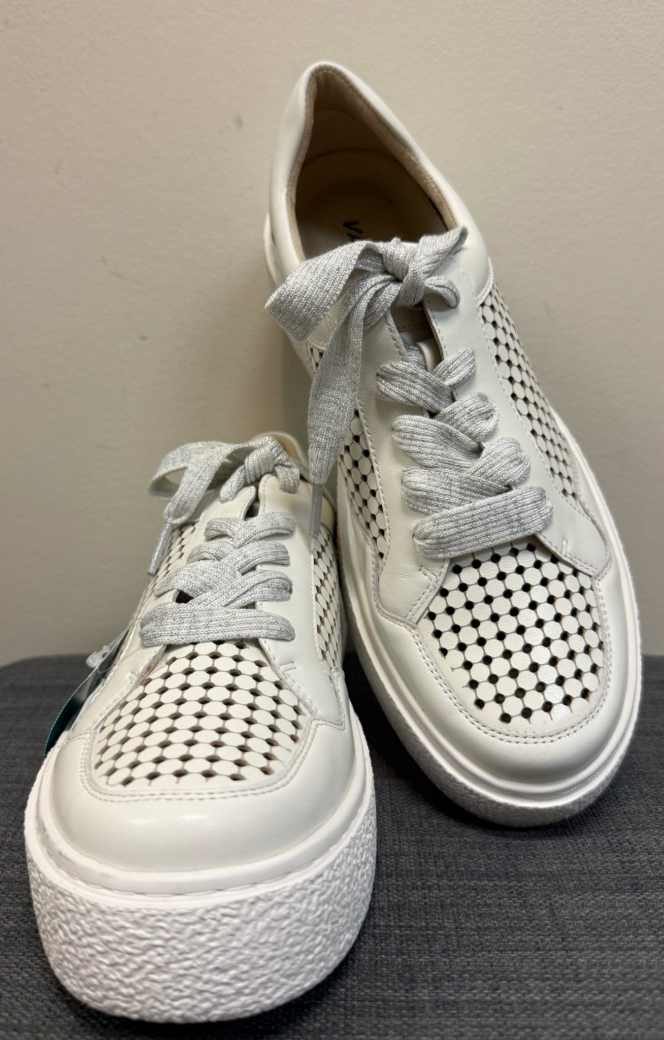 9 VAN ELI White SHOES