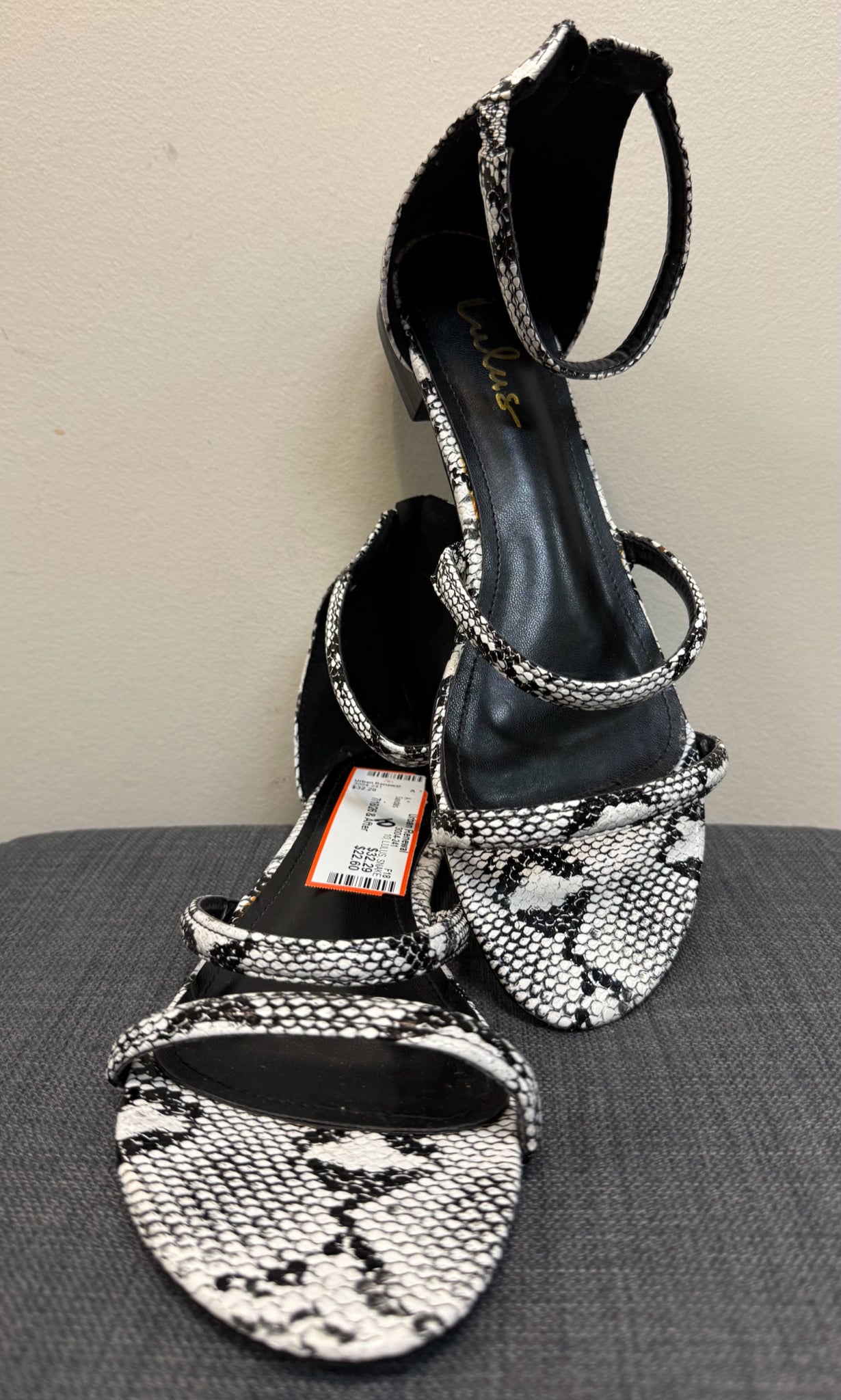 10 LULUS SNAKE Sandals