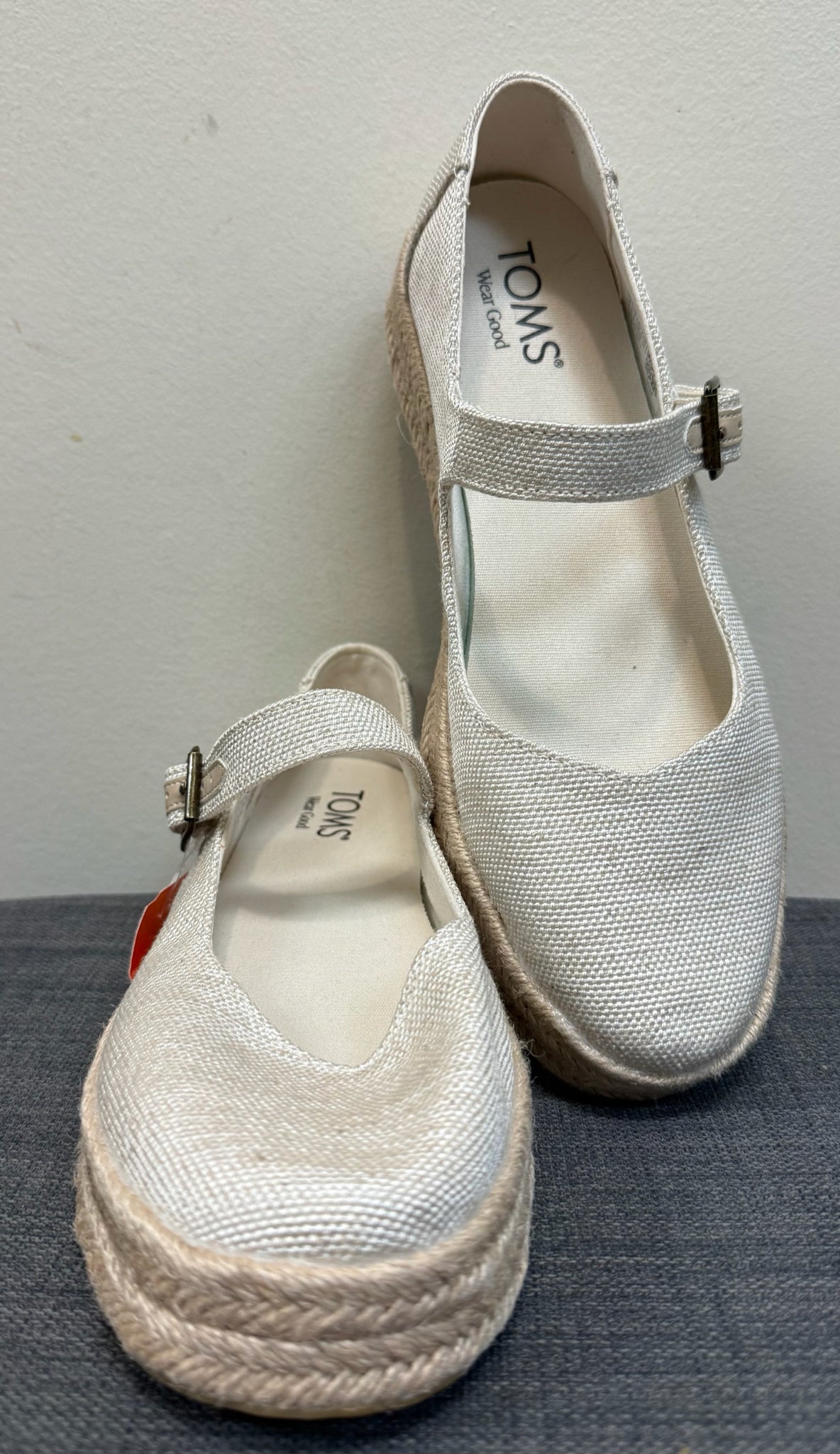 8 TOMS Beige SHOES
