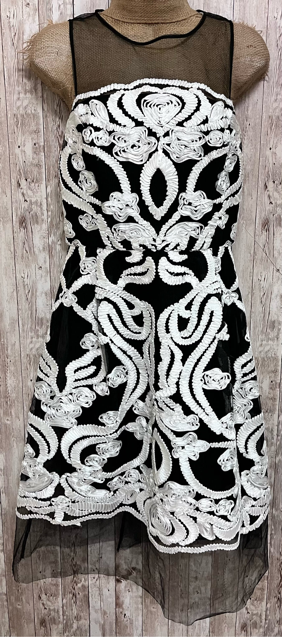 JULIA JORDAN Size 4 BLACK AND WHITE Dress