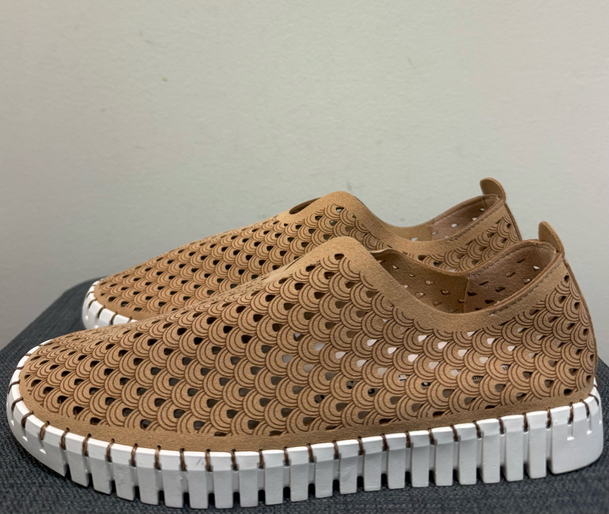 7 PROJECT CLOUD Tan SHOES