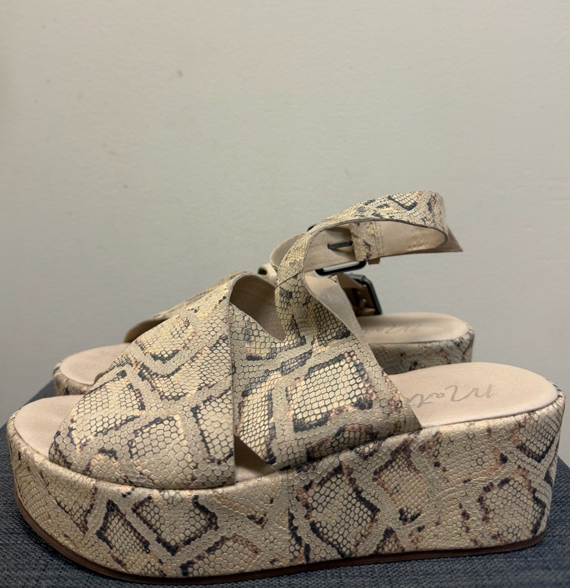 8 MATISSE SNAKE Sandals