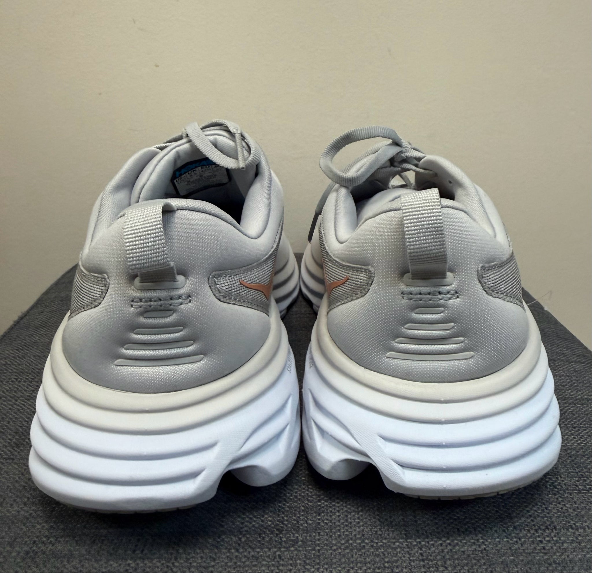 10 HOKA LIGHT GRAY Sneakers