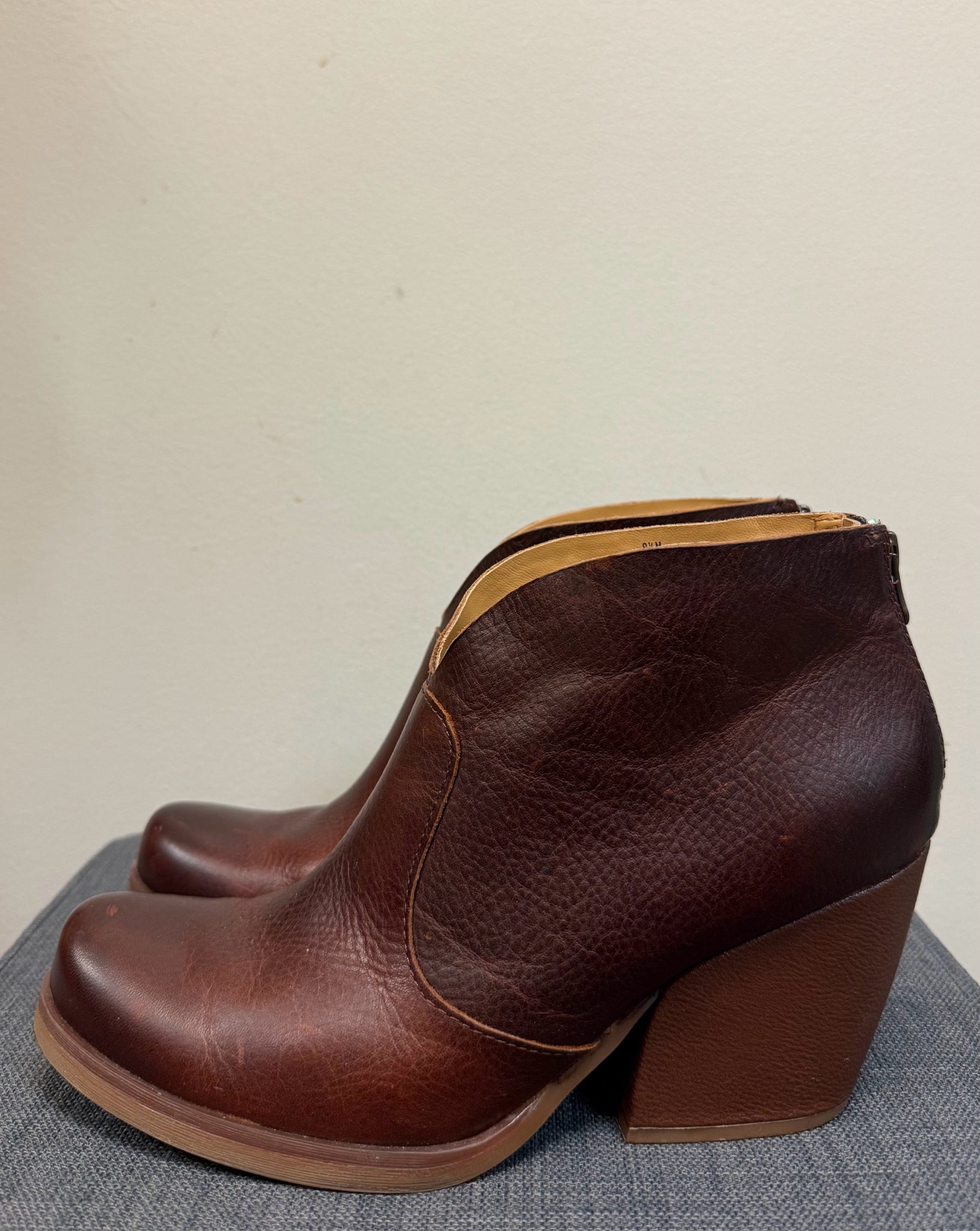 8.5 KORKS Brown Boots