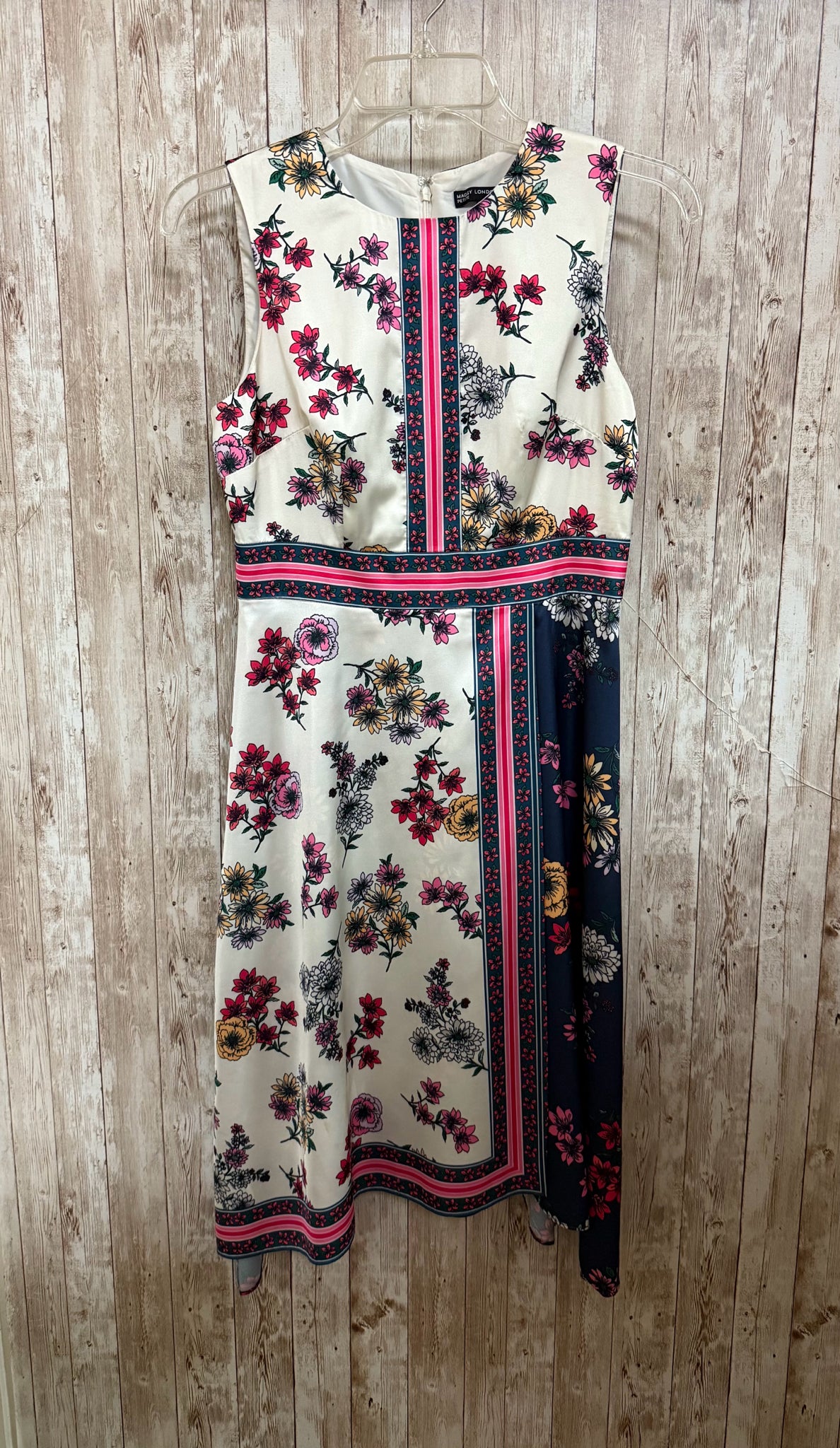 Size 2P MAGGIE LONDON WHITE AND NAVY FLORAL Dress