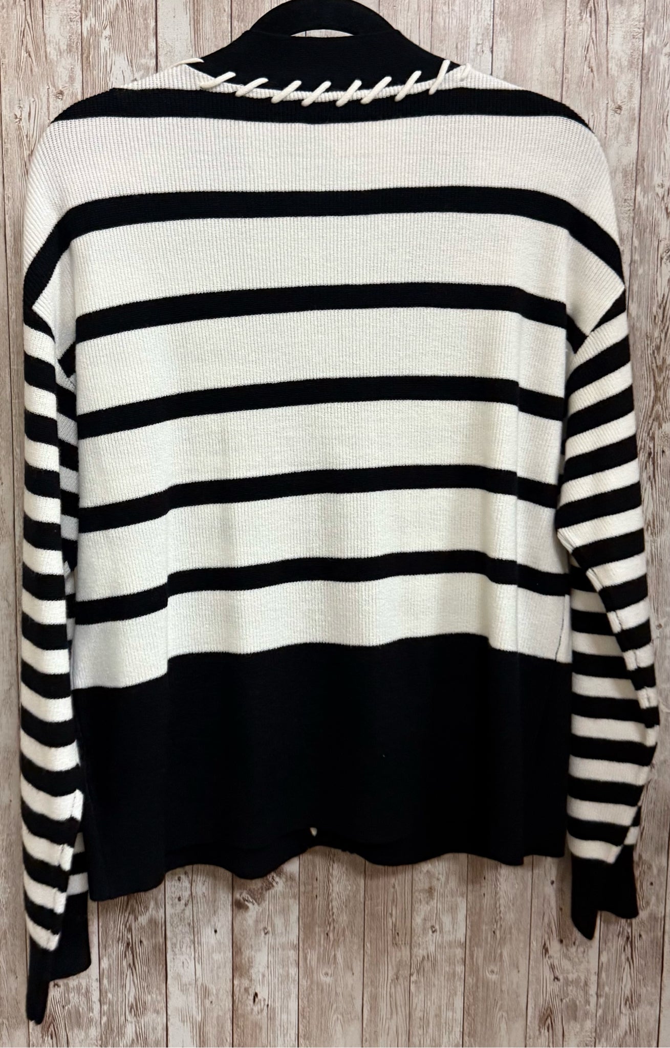 Size L TAHARI White and Black Cardigan