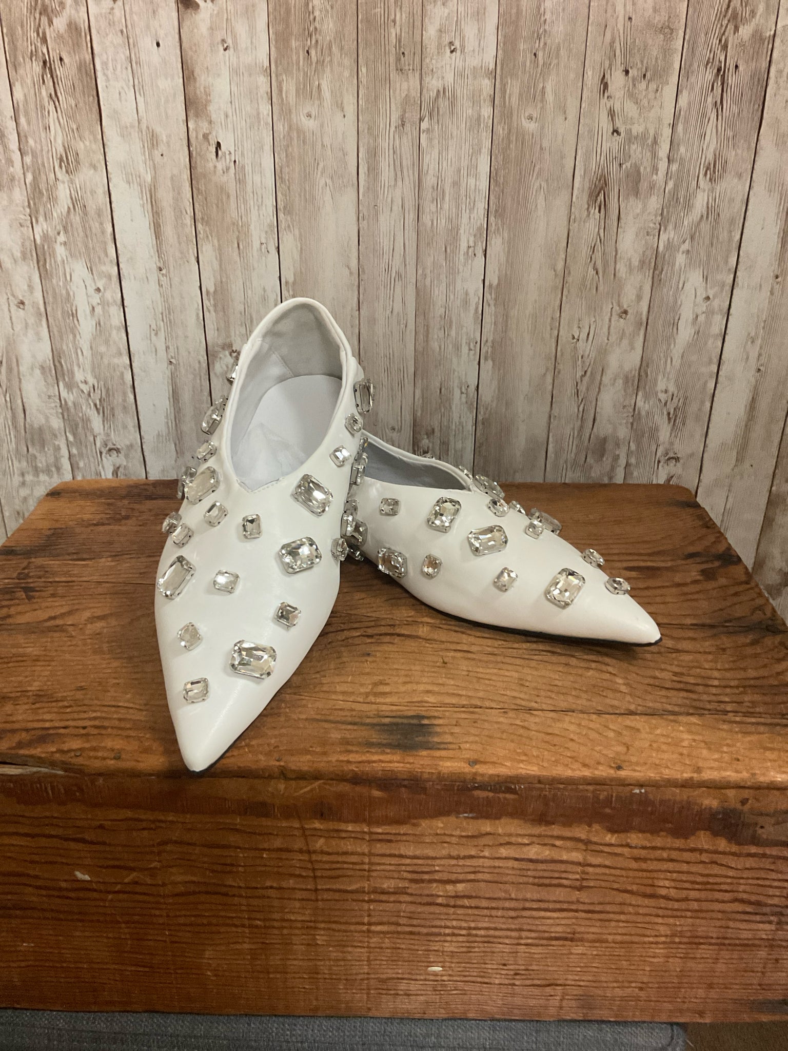 8.5 NO DESIGN White SHOES