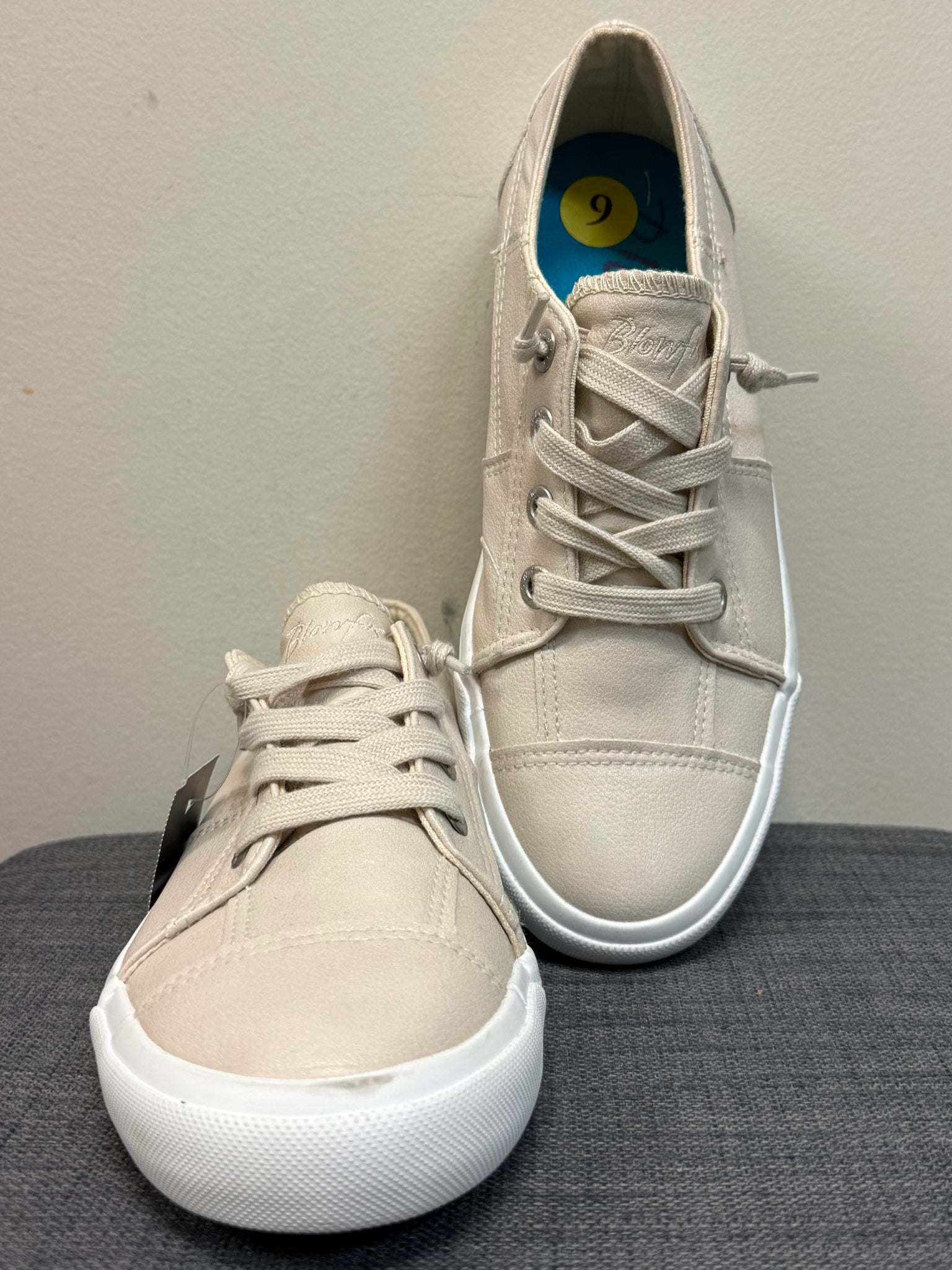9 BLOWFISH Beige Sneakers
