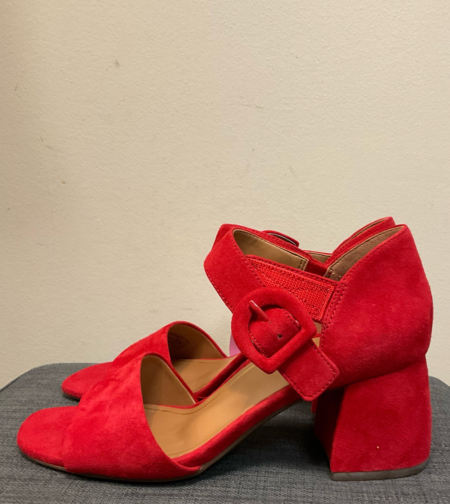 8 VIONIC Red Sandals