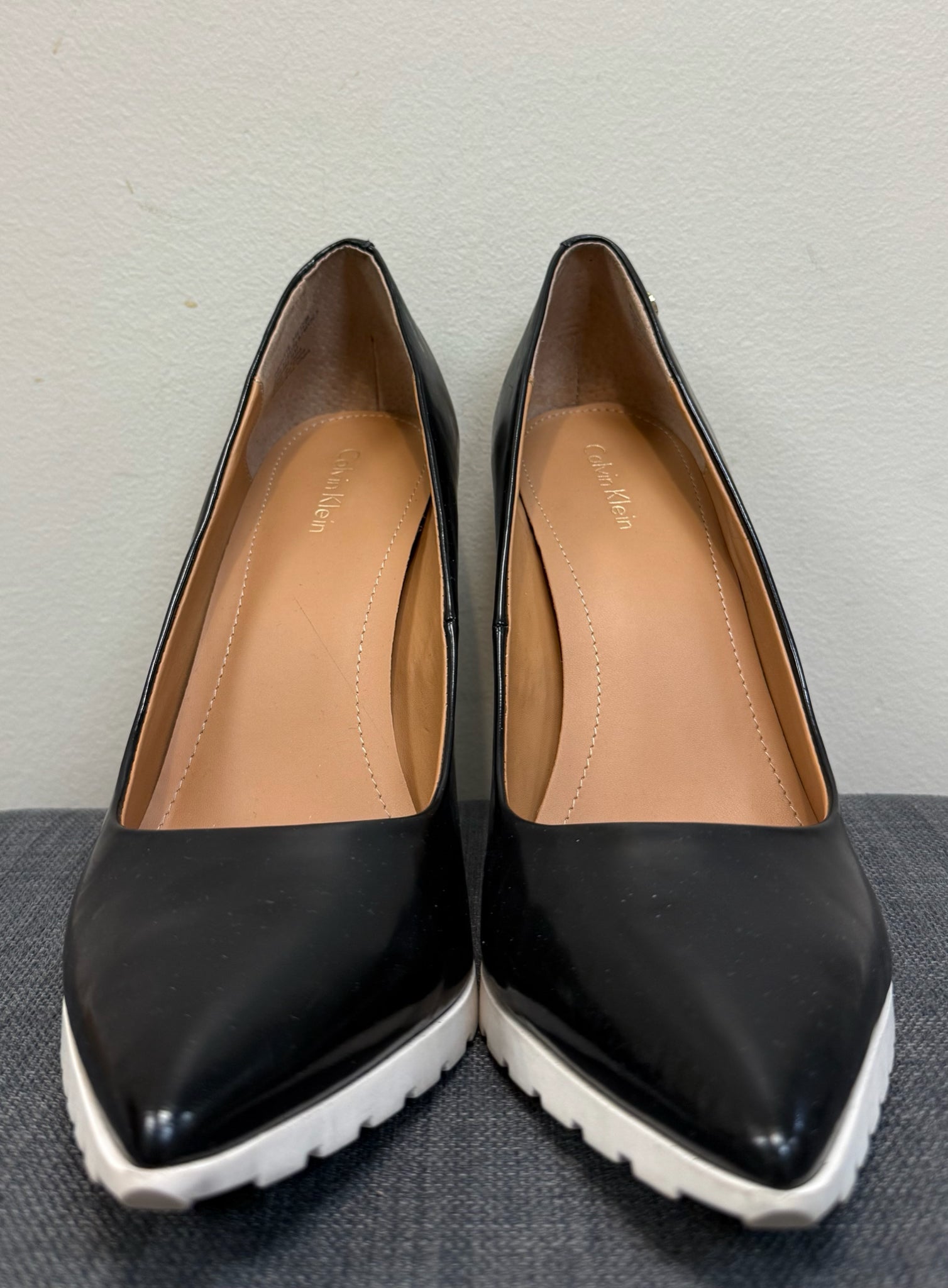 9.5 CALVIN KLEIN BLACK AND WHITE SHOES