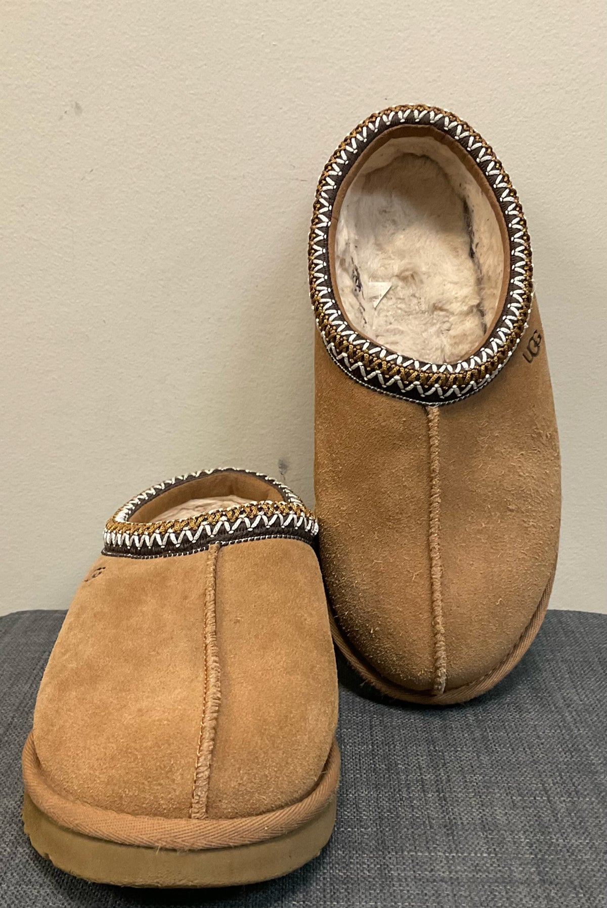 8 UGG LIGHT BROWN SHOES