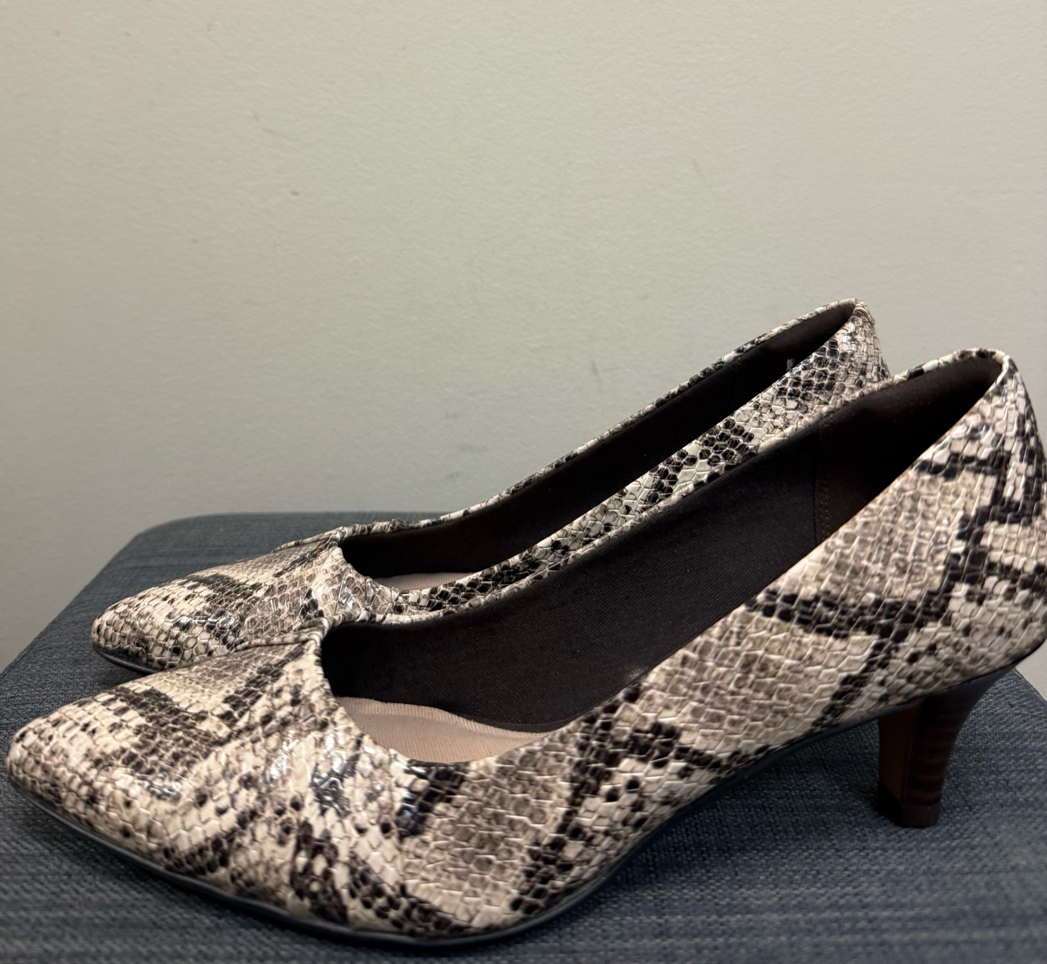 8.5 CLARKS SNAKE SHOES