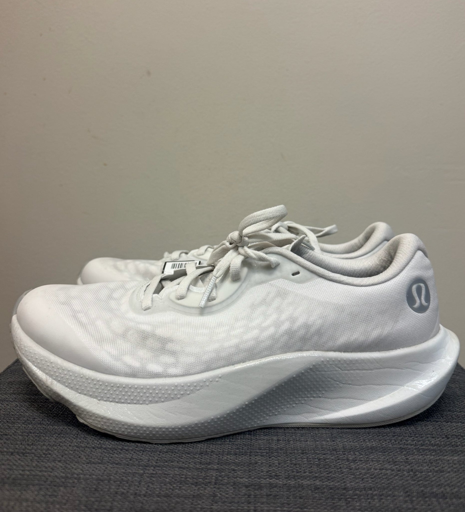 8.5 LULULEMON White Sneakers