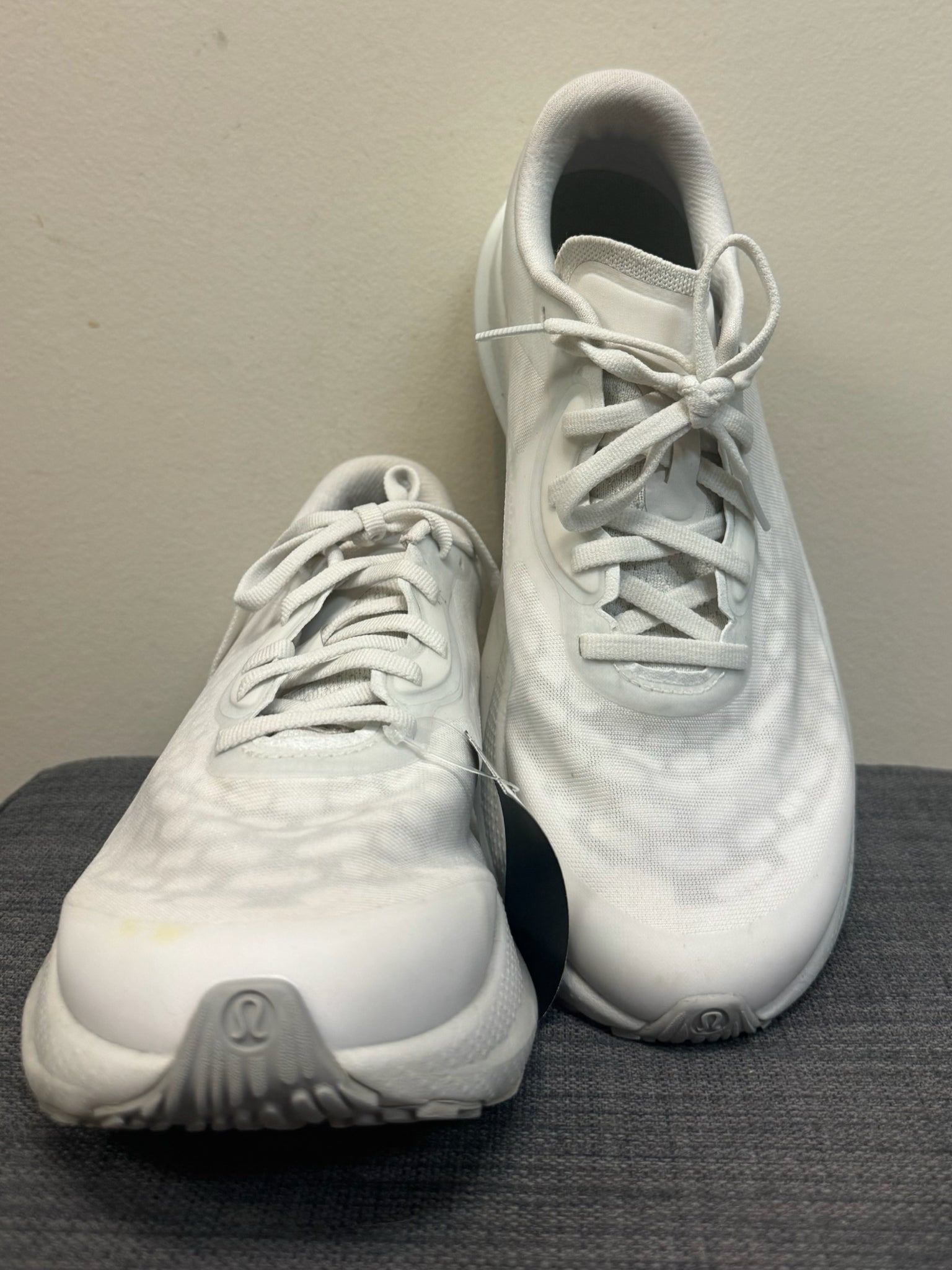 8.5 LULULEMON White Sneakers