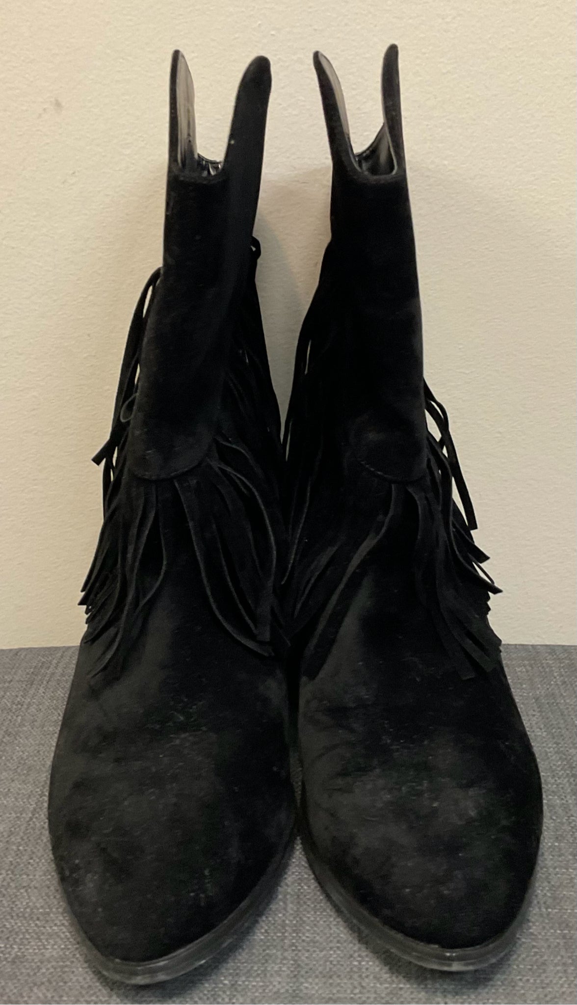 7.5 LULUS BLACK SUEDE Boots