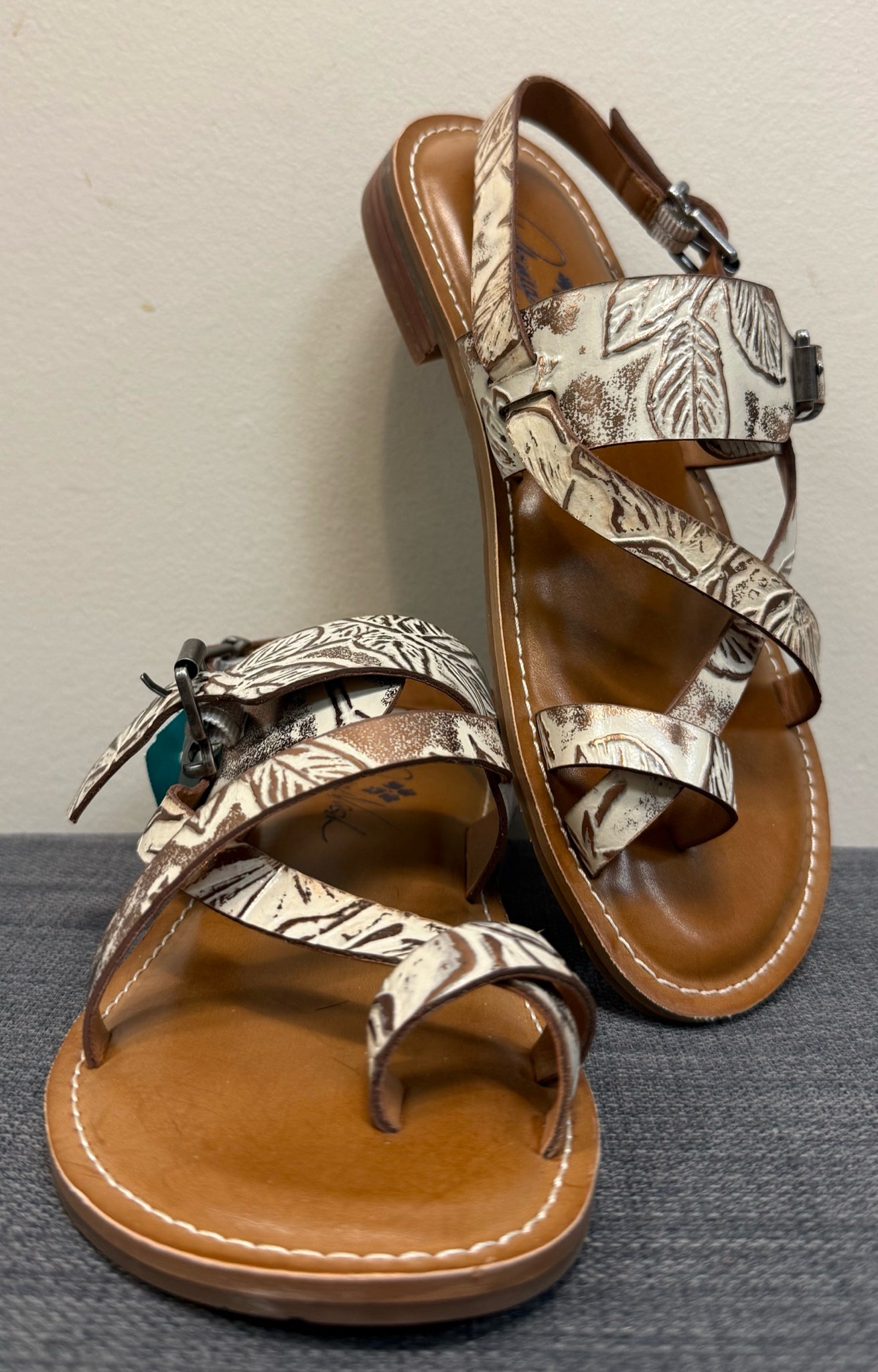 6 PATRICIA NASH BEIGE AND GOLD PRINT Sandals